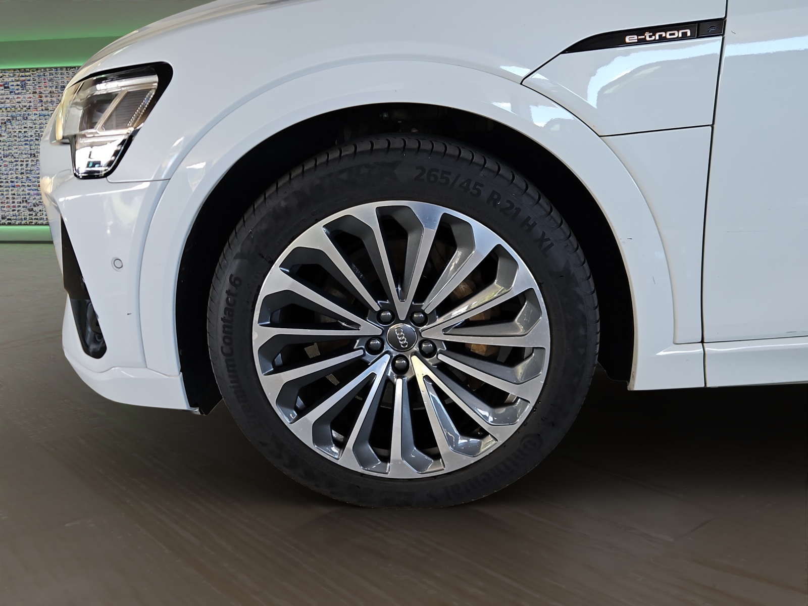 AUDI e-tron 55 S Line quattro-image-3