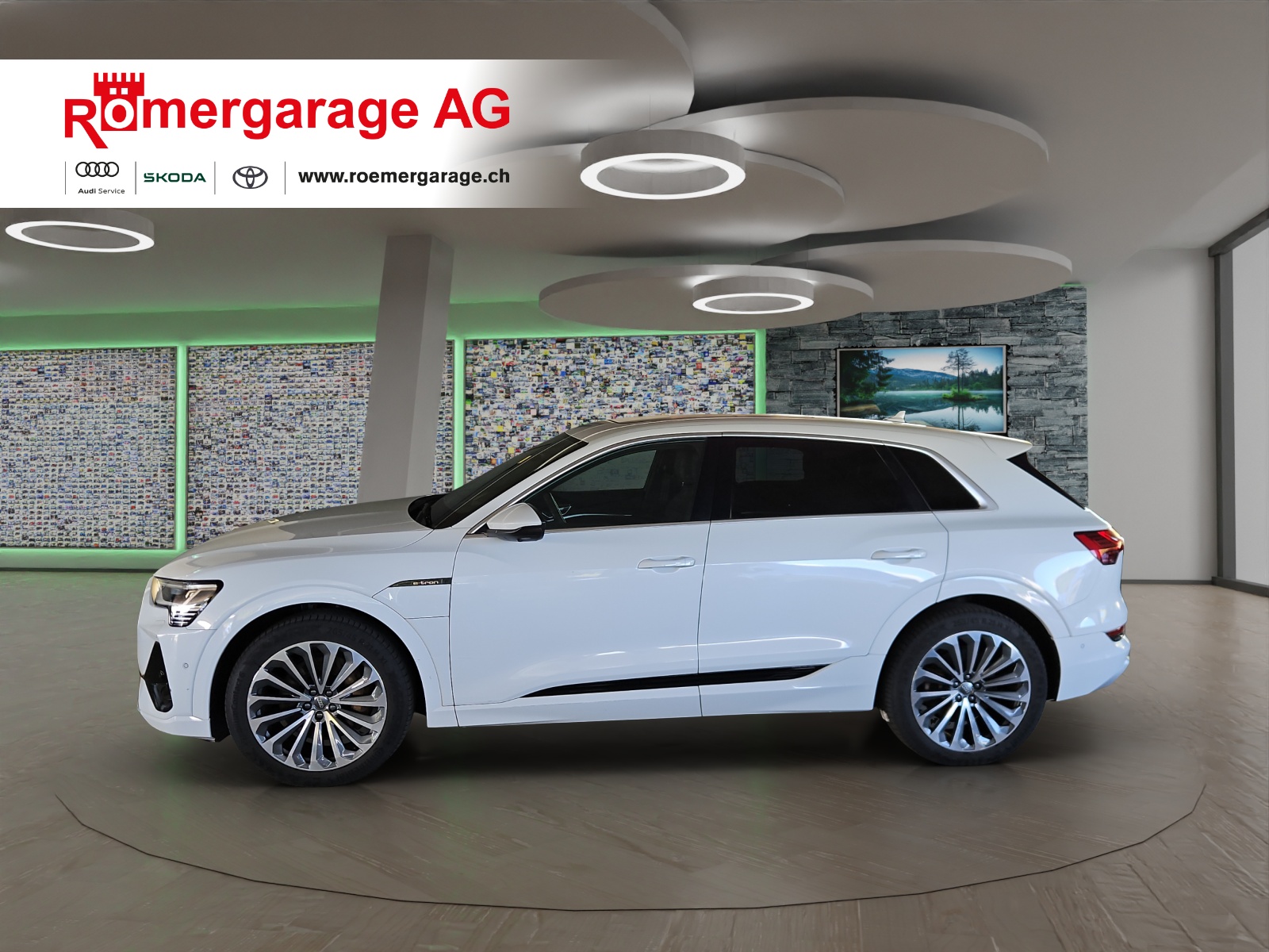 AUDI e-tron 55 S Line quattro-image-1