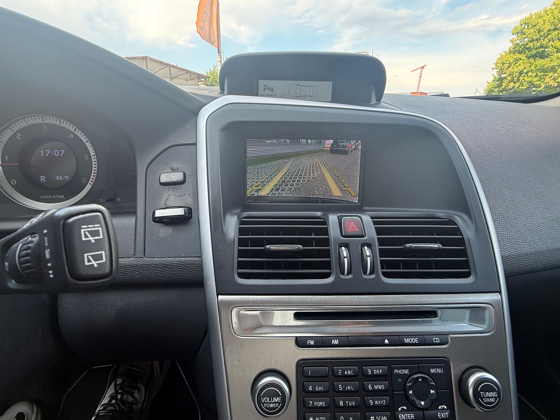 VOLVO XC60 D5 AWD Summum Geartronic-image-3