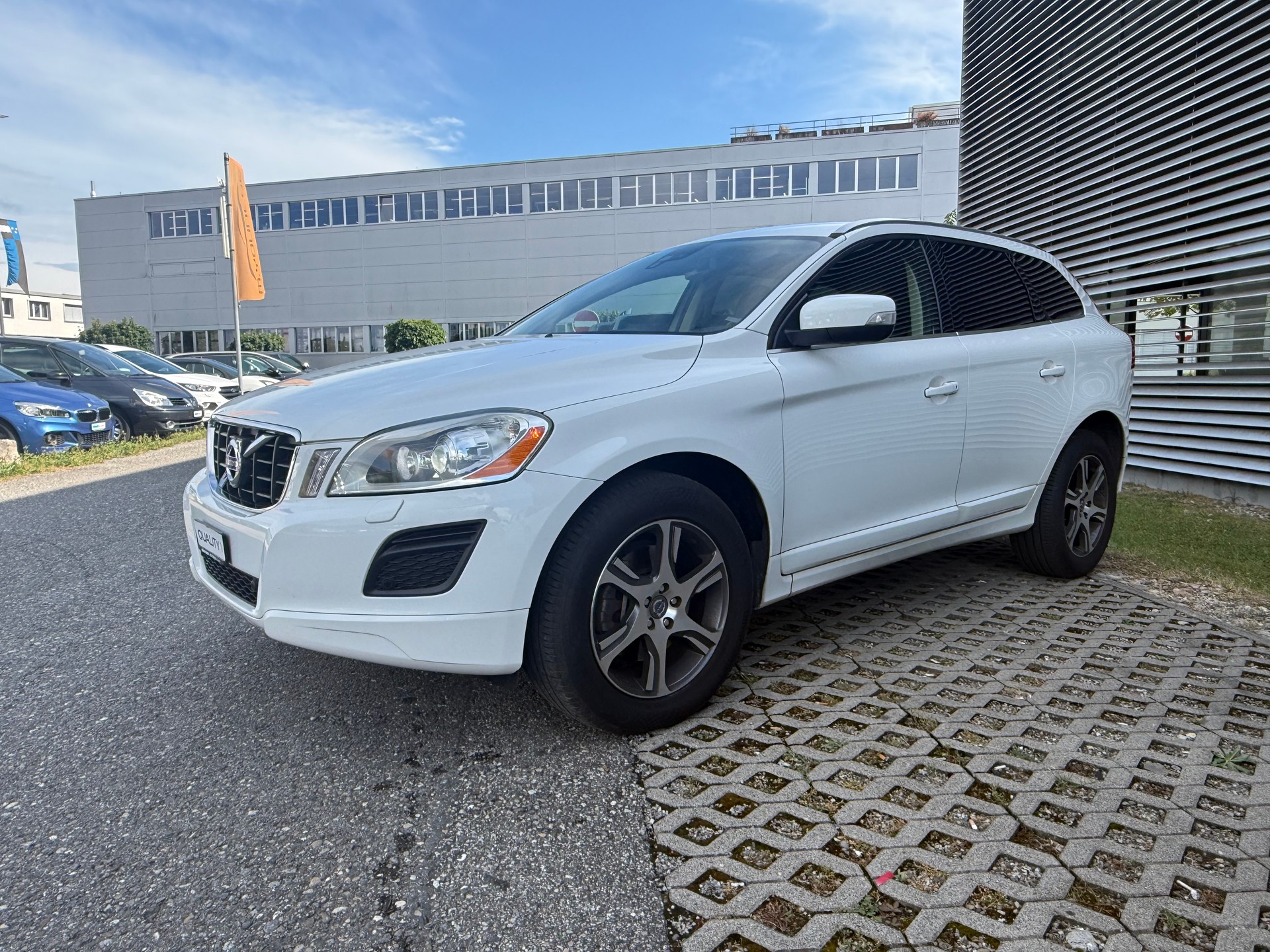 VOLVO XC60 D5 AWD Summum Geartronic-image-1