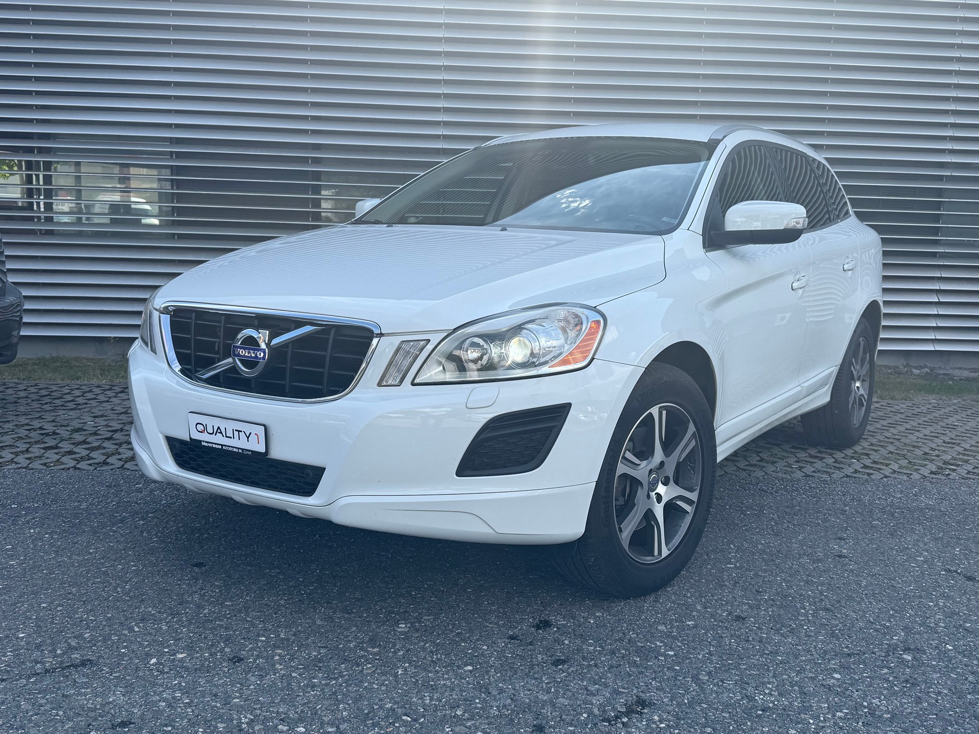 VOLVO XC60 D5 AWD Summum Geartronic-image-10