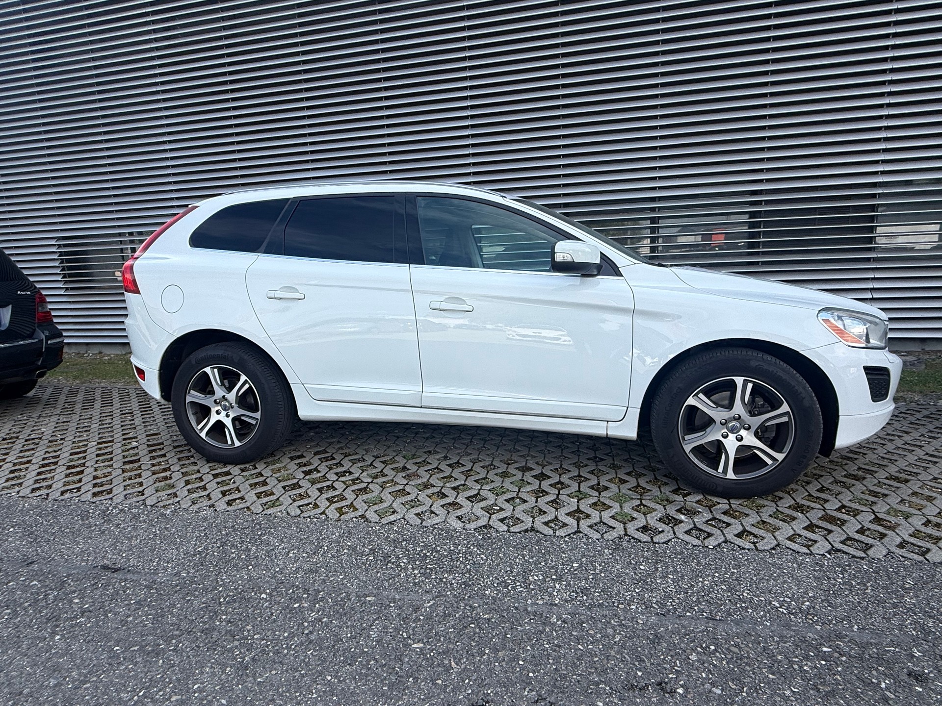 VOLVO XC60 D5 AWD Summum Geartronic-image-7