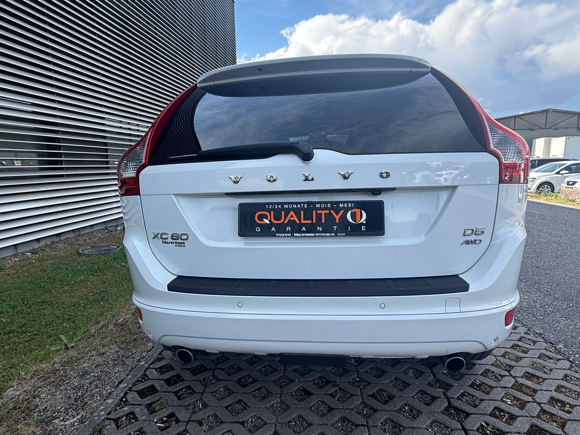 VOLVO XC60 D5 AWD Summum Geartronic-image-6