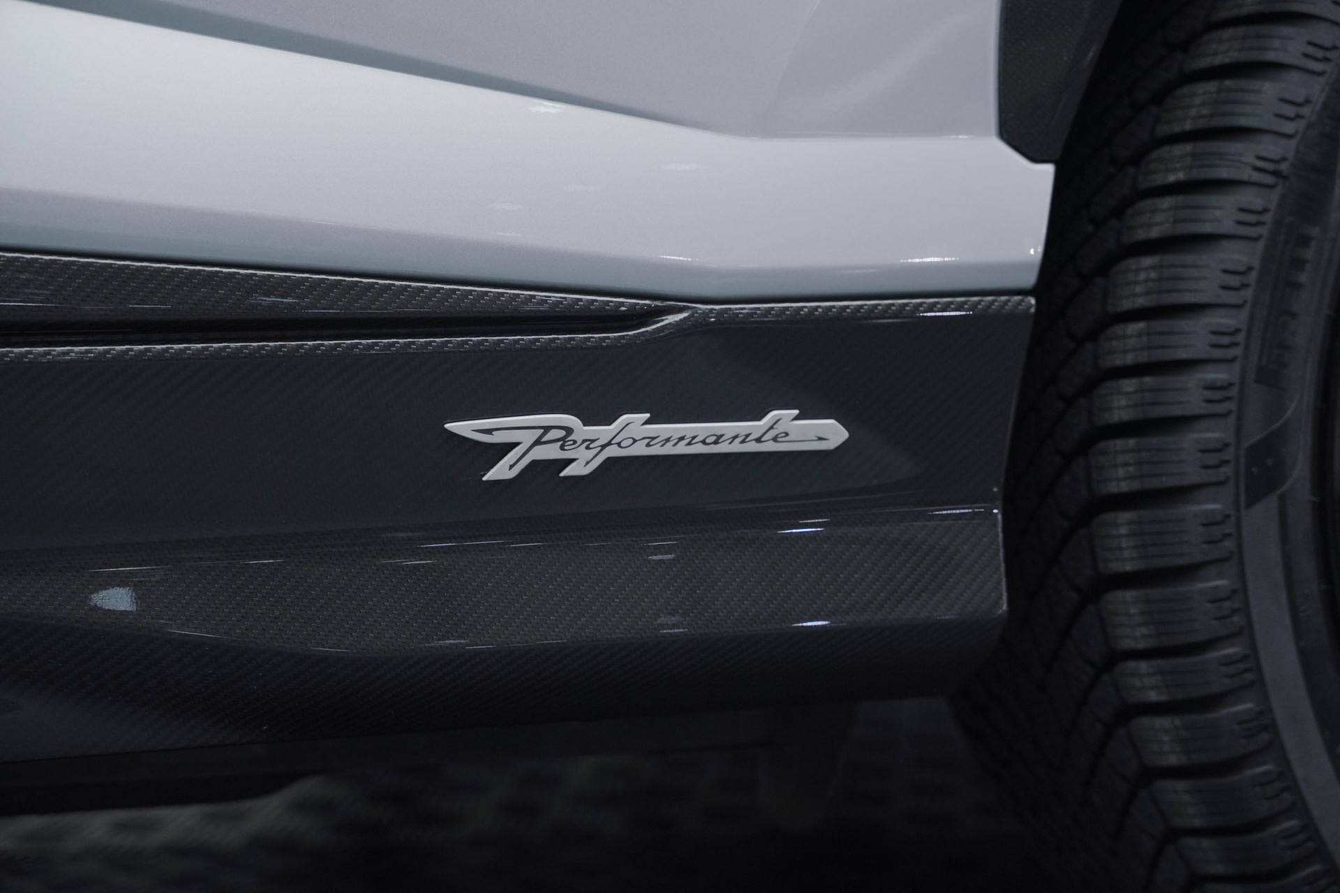 LAMBORGHINI Urus Performante *Full Carbon* *Akrapovic* *B&O*-image-22