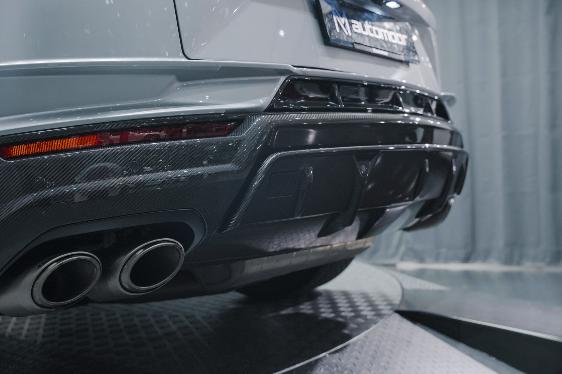 LAMBORGHINI Urus Performante *Full Carbon* *Akrapovic* *B&O*-image-33