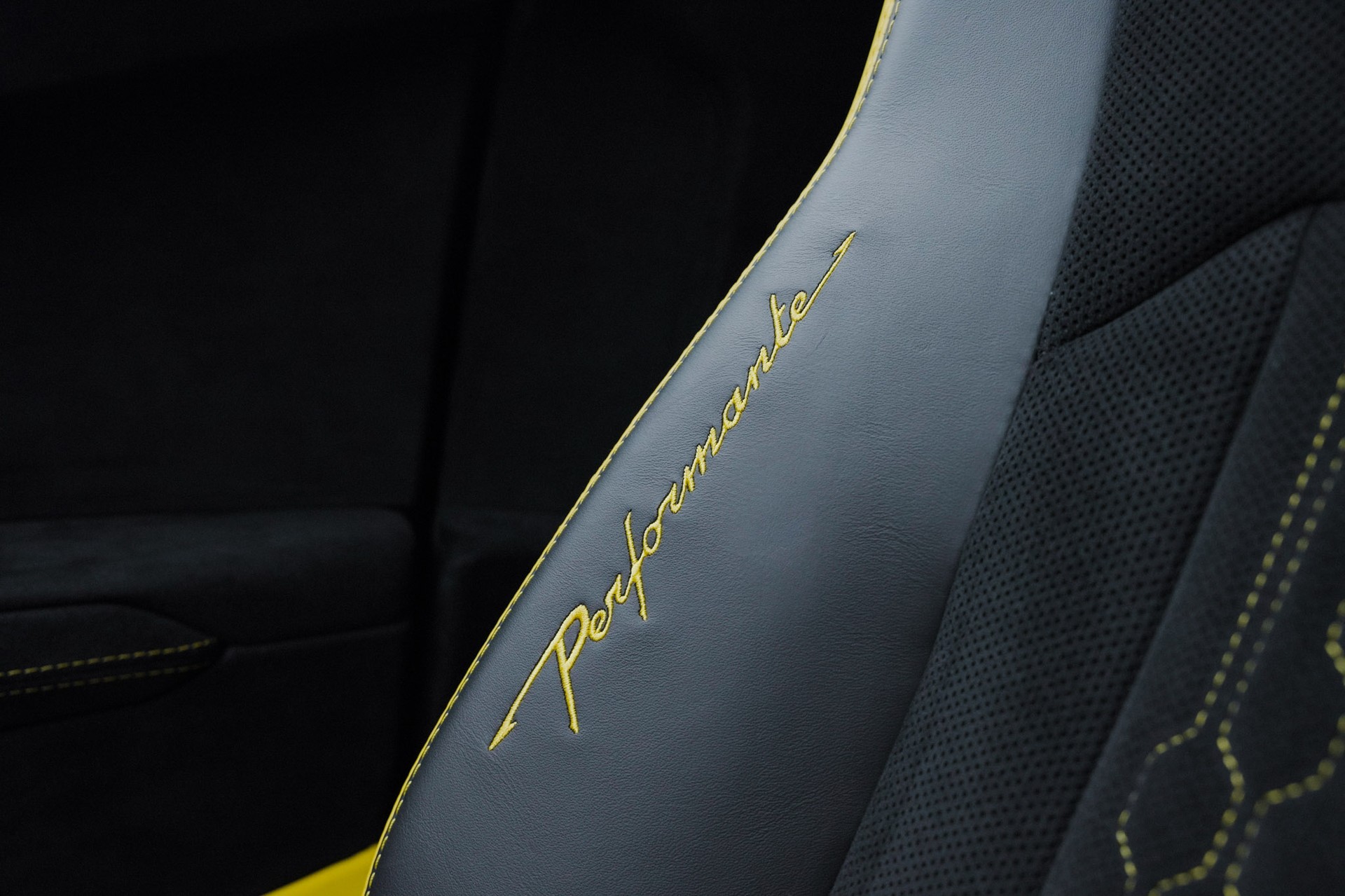 LAMBORGHINI Urus Performante *Full Carbon* *Akrapovic* *B&O*-image-52