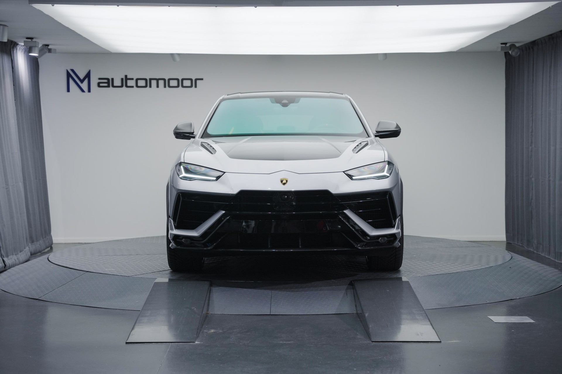 LAMBORGHINI Urus Performante *Full Carbon* *Akrapovic* *B&O*-image-1
