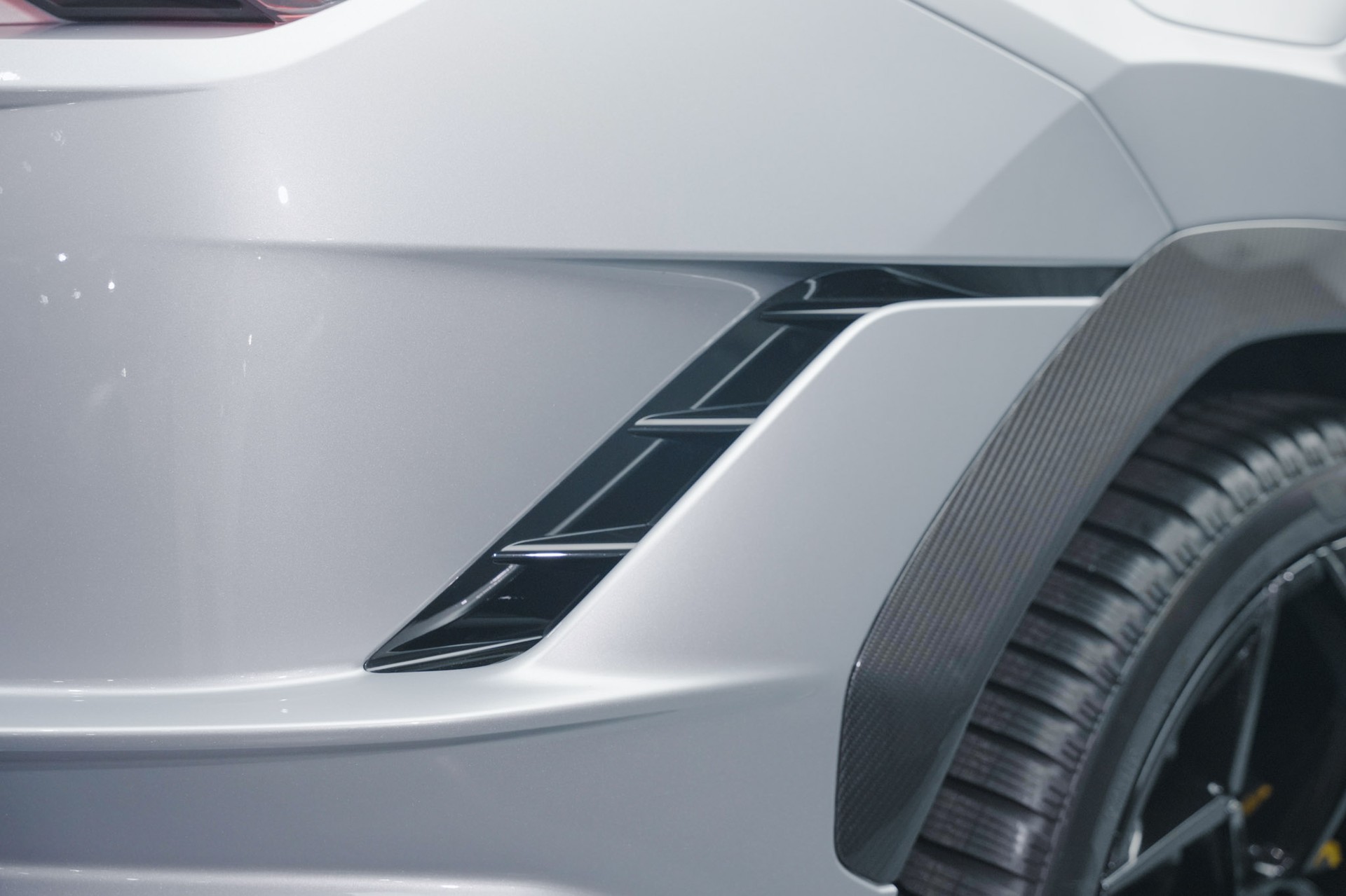LAMBORGHINI Urus Performante *Full Carbon* *Akrapovic* *B&O*-image-26