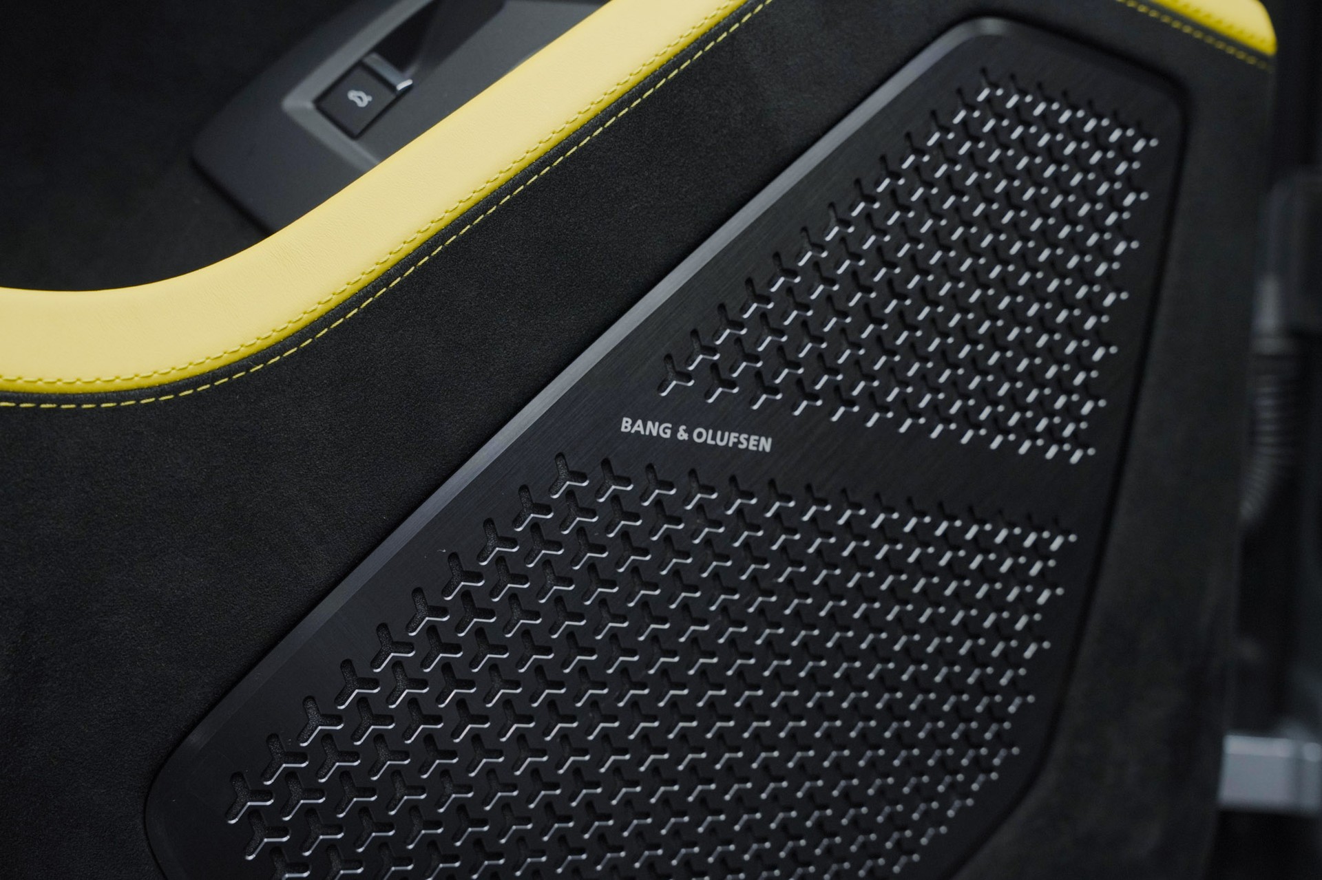 LAMBORGHINI Urus Performante *Full Carbon* *Akrapovic* *B&O*-image-36