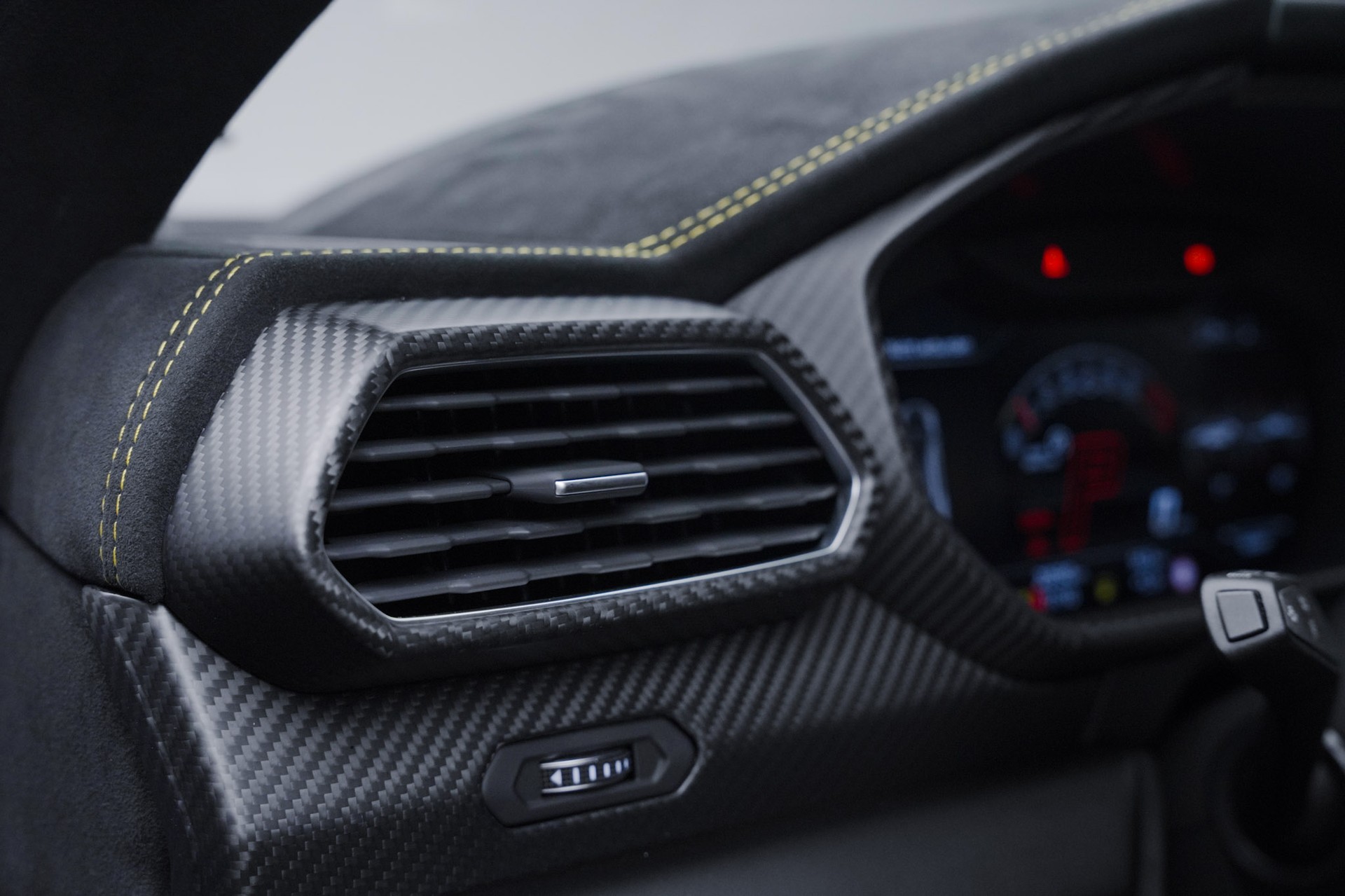 LAMBORGHINI Urus Performante *Full Carbon* *Akrapovic* *B&O*-image-50