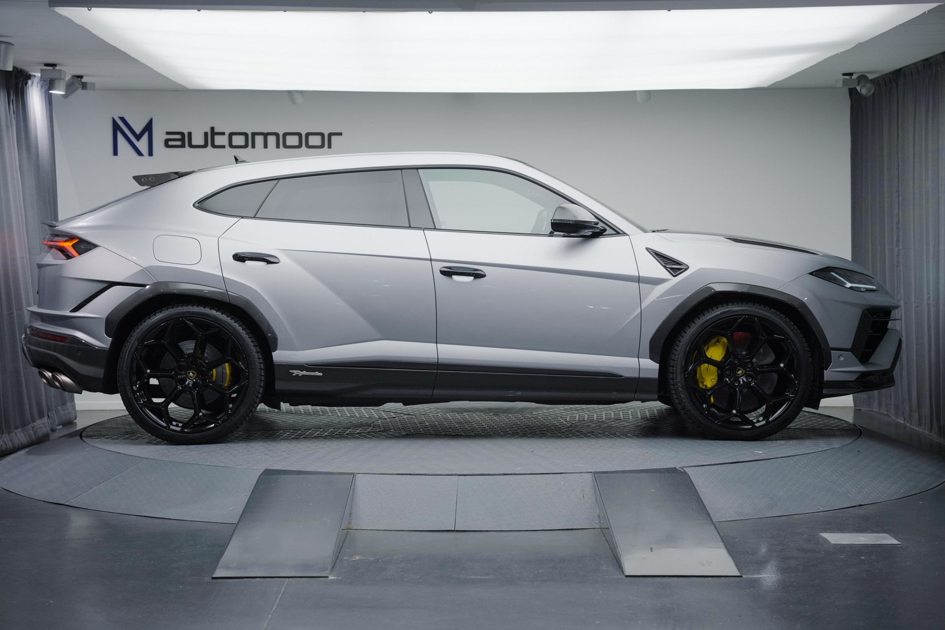 LAMBORGHINI Urus Performante *Full Carbon* *Akrapovic* *B&O*-image-3