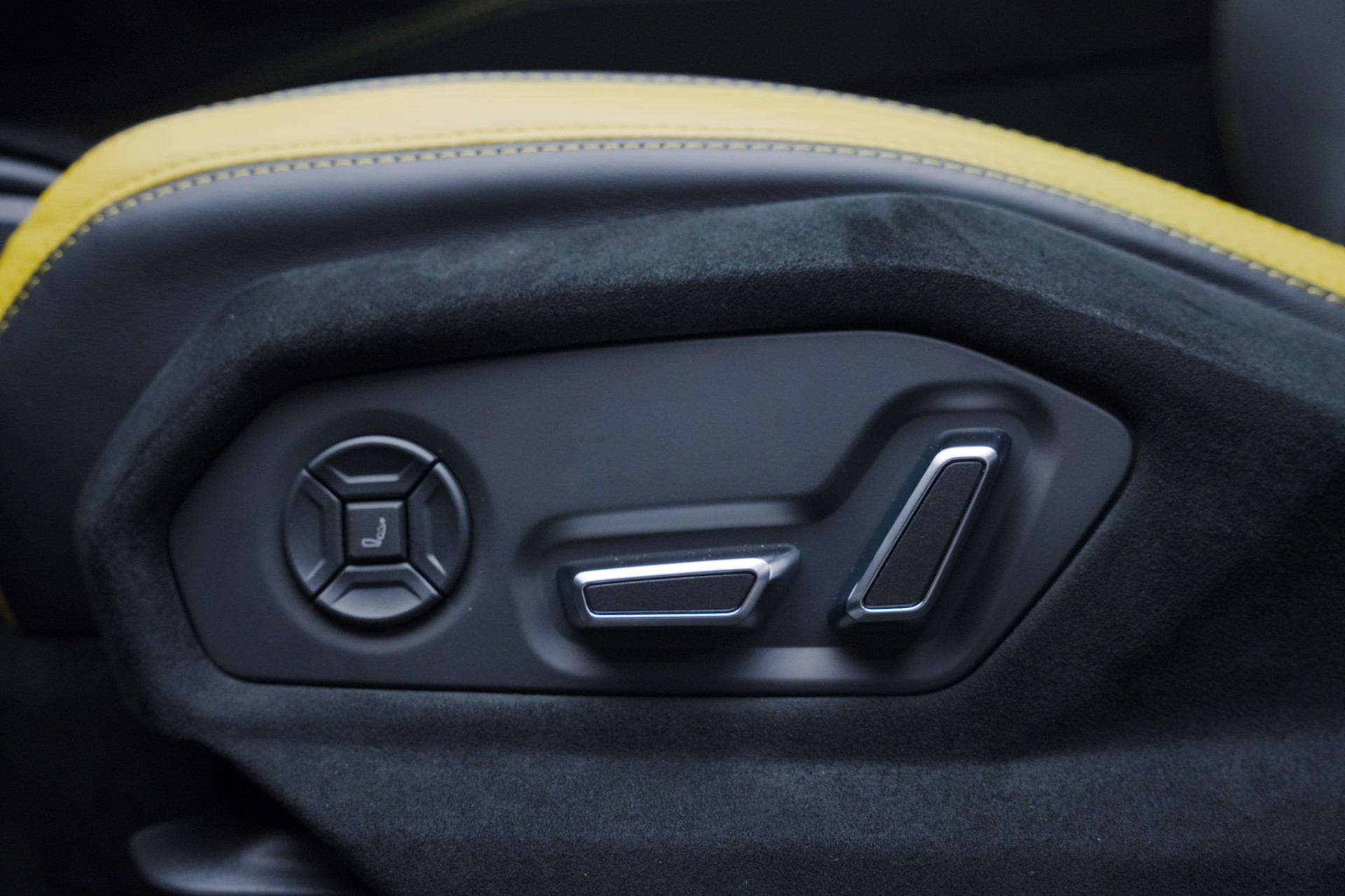 LAMBORGHINI Urus Performante *Full Carbon* *Akrapovic* *B&O*-image-46