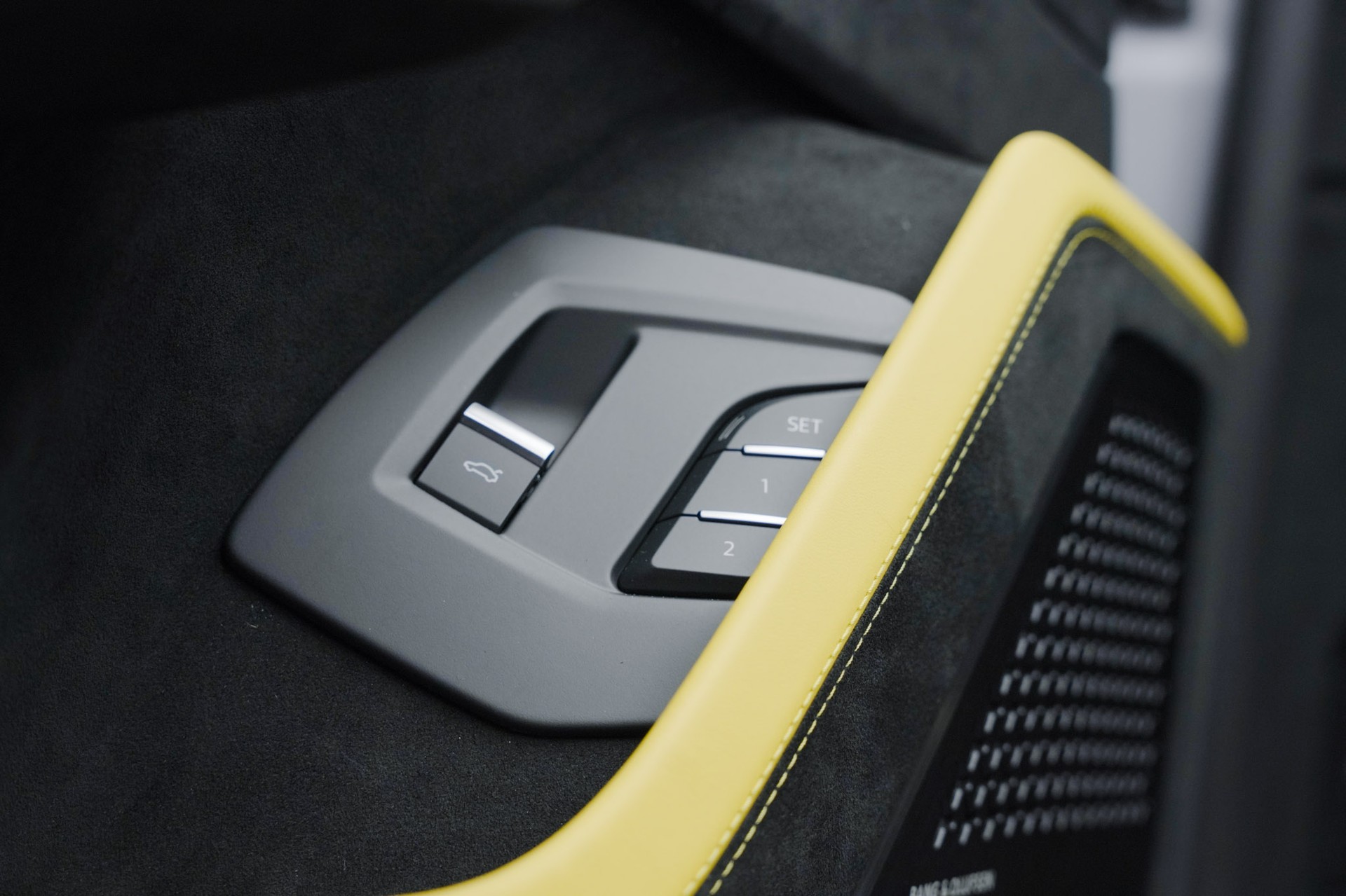 LAMBORGHINI Urus Performante *Full Carbon* *Akrapovic* *B&O*-image-35