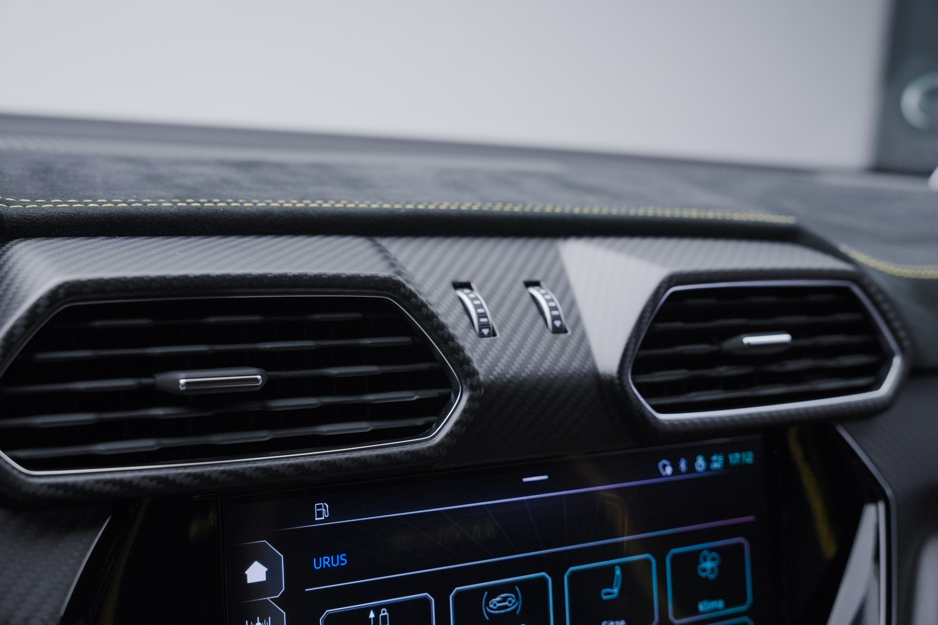 LAMBORGHINI Urus Performante *Full Carbon* *Akrapovic* *B&O*-image-56