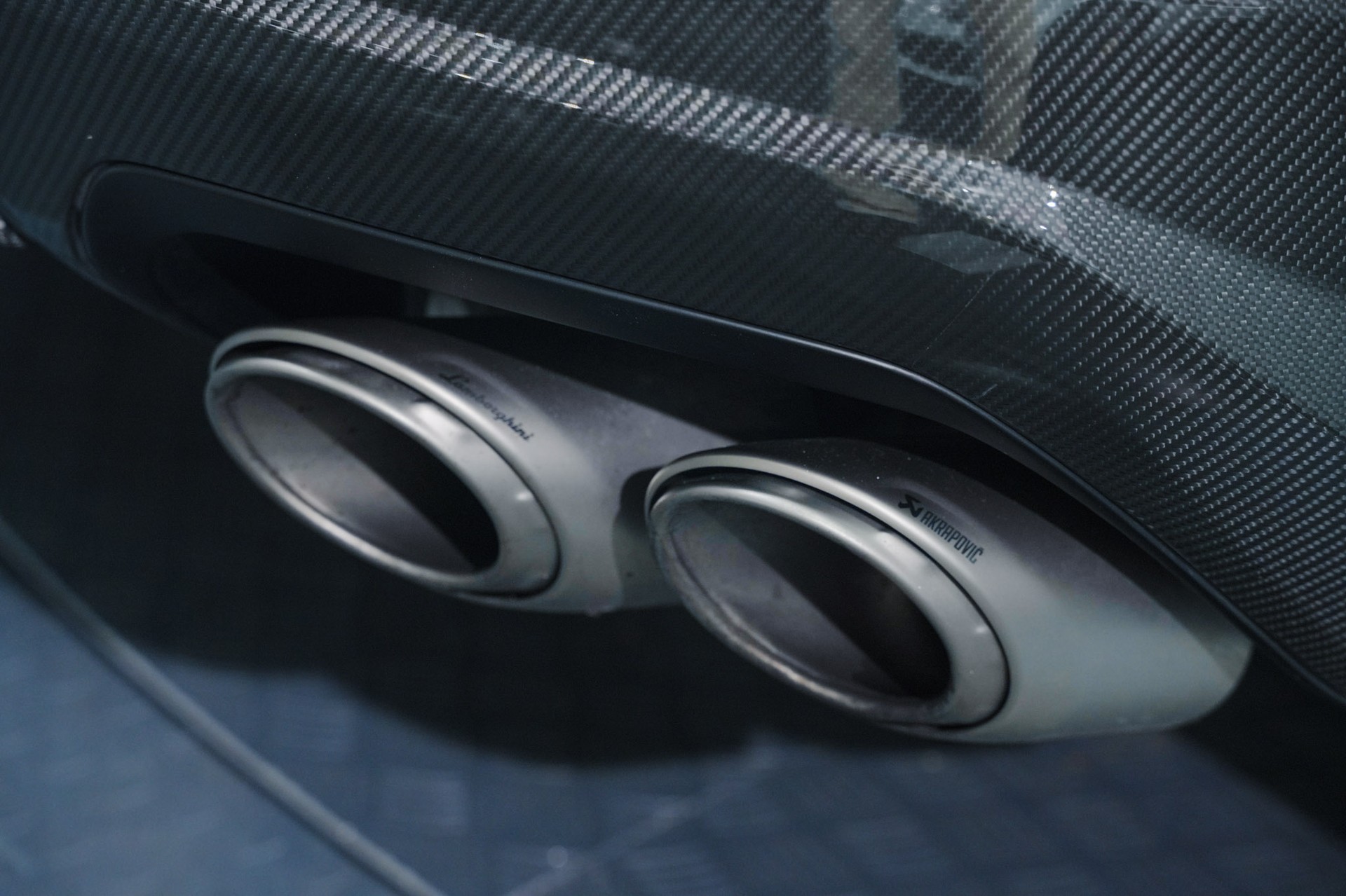 LAMBORGHINI Urus Performante *Full Carbon* *Akrapovic* *B&O*-image-25
