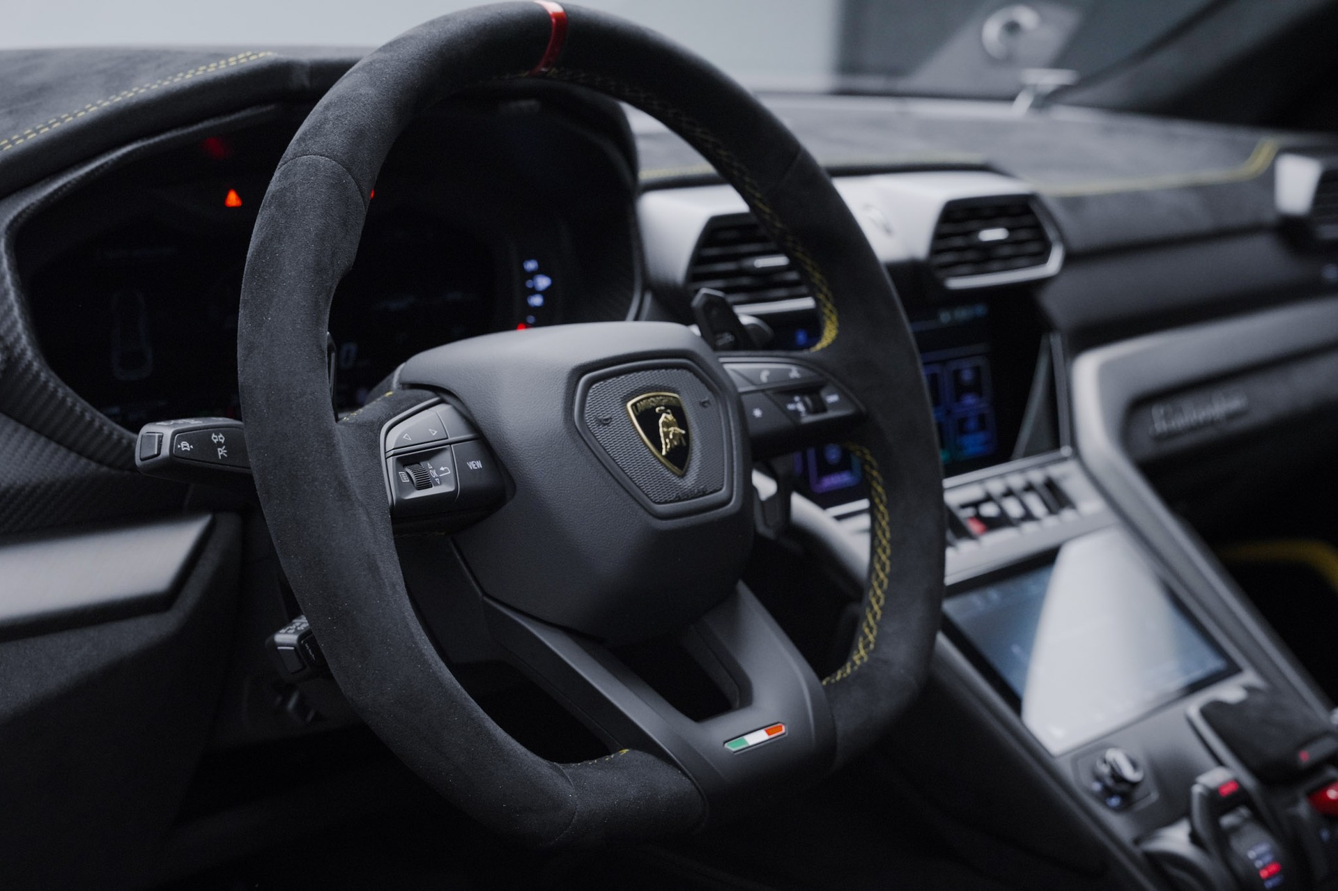 LAMBORGHINI Urus Performante *Full Carbon* *Akrapovic* *B&O*-image-45