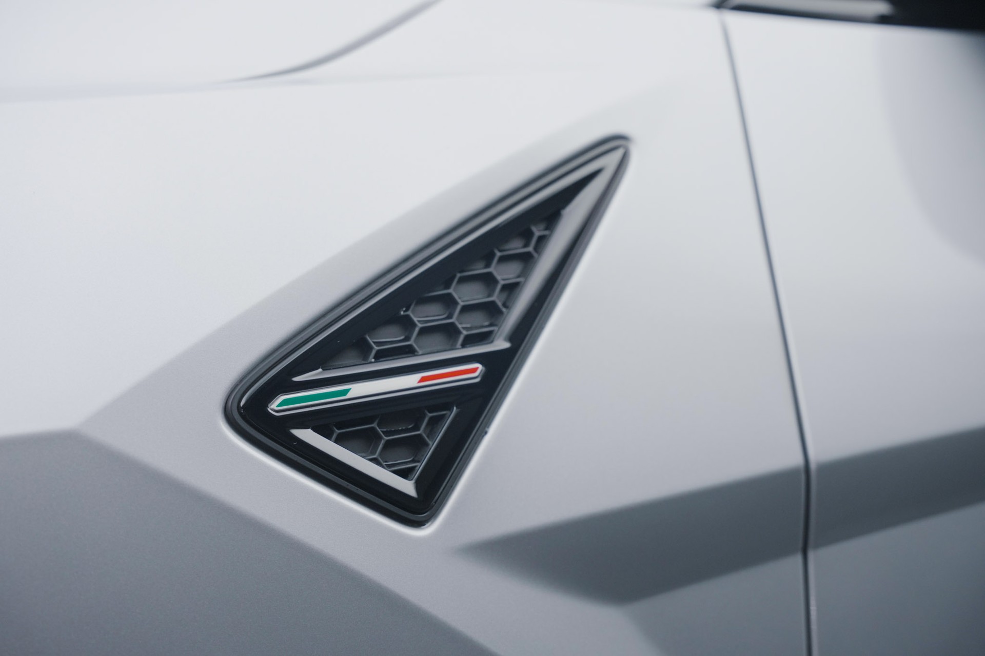 LAMBORGHINI Urus Performante *Full Carbon* *Akrapovic* *B&O*-image-17