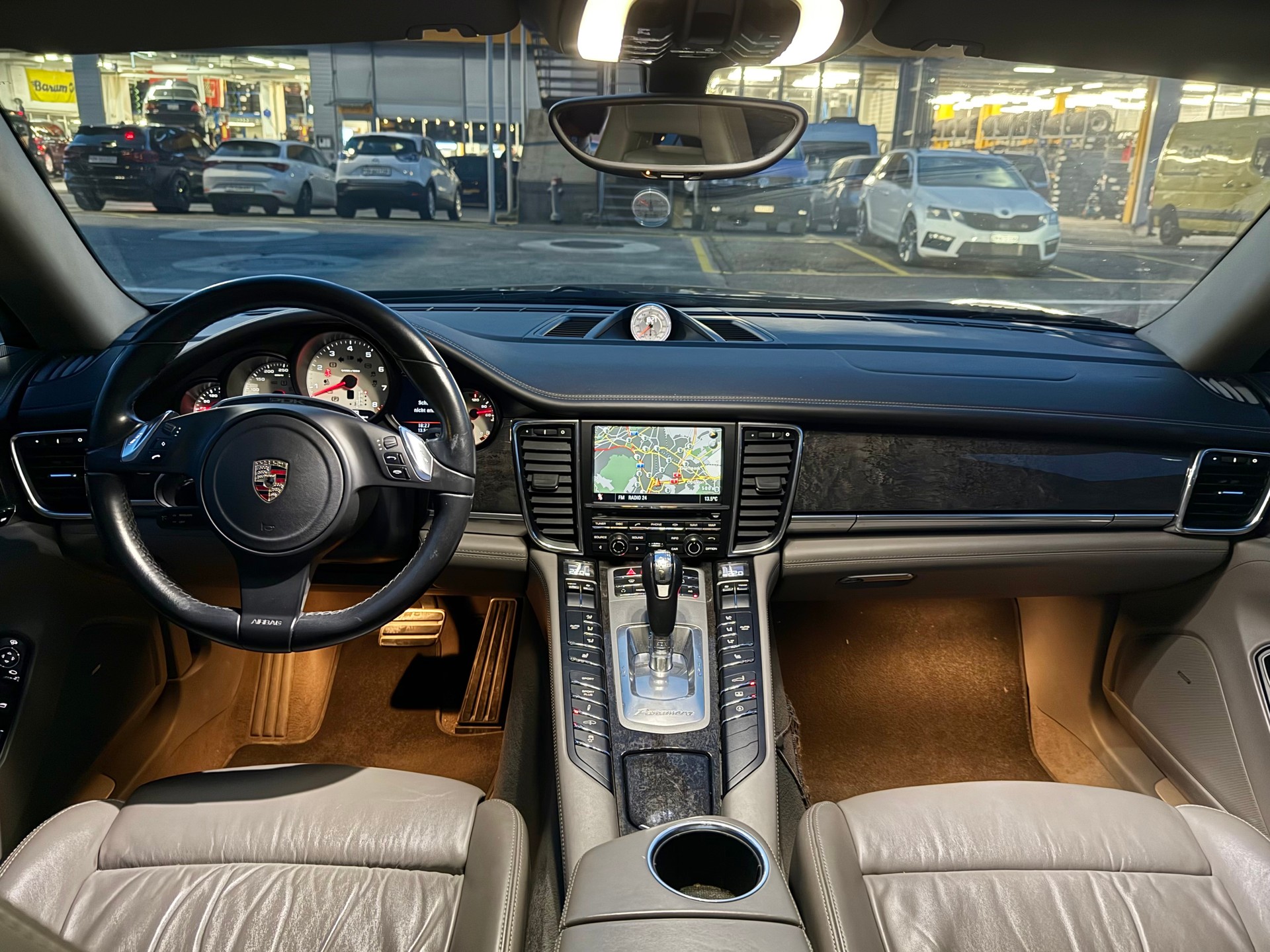 PORSCHE Panamera 4 3.6 PDK / Sportchrono / BOSE Sound / Schiebedach / Turbo Felgen / Lenkradheizung / Frisch ab MFK-image-8