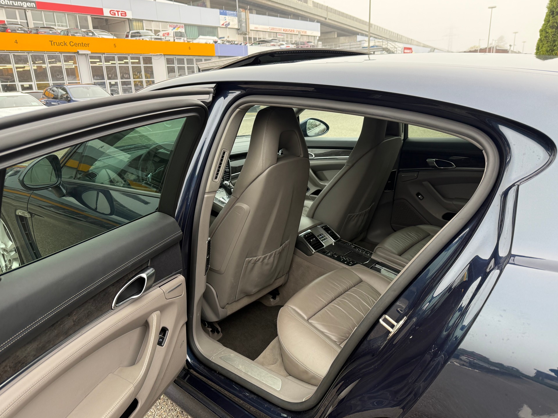 PORSCHE Panamera 4 3.6 PDK / Sportchrono / BOSE Sound / Schiebedach / Turbo Felgen / Lenkradheizung / Frisch ab MFK-image-12