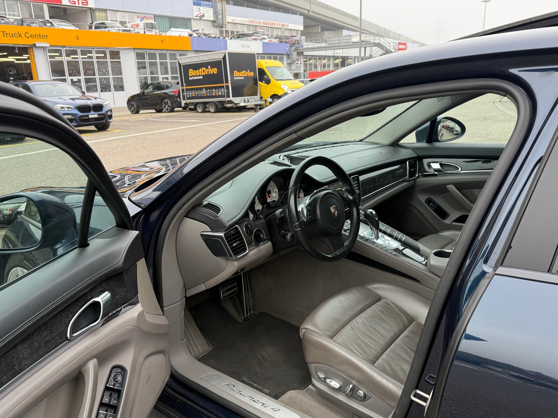 PORSCHE Panamera 4 3.6 PDK / Sportchrono / BOSE Sound / Schiebedach / Turbo Felgen / Lenkradheizung / Frisch ab MFK-image-9