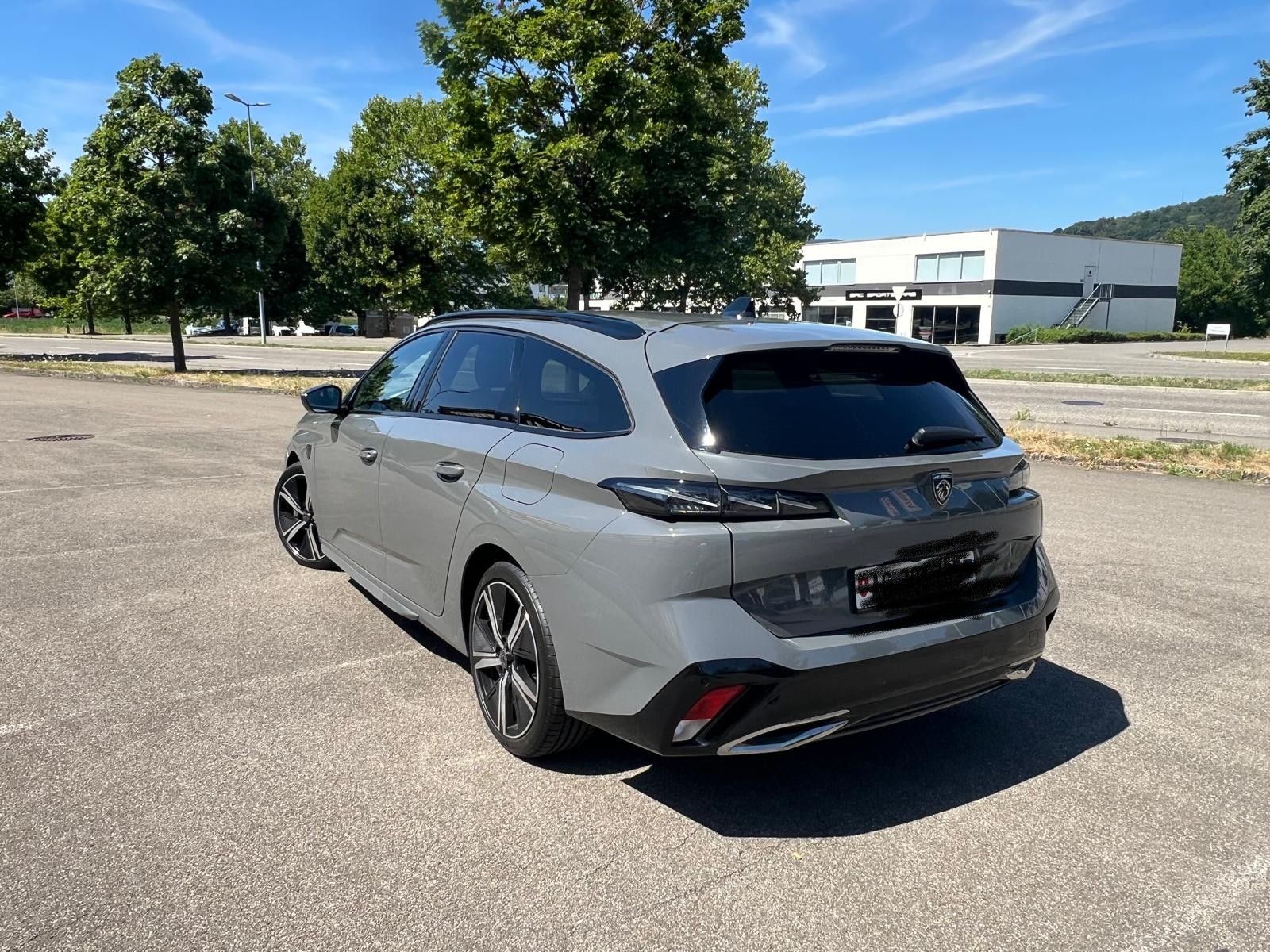 PEUGEOT 1.6 PHEV 180 GT-image-1