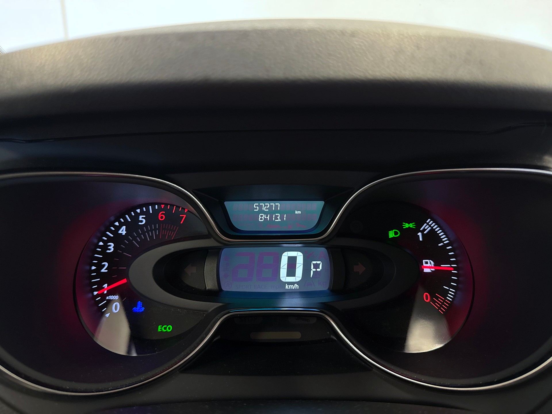 RENAULT Captur 1.2 T 16V 90th Anniversary EDC-image-15
