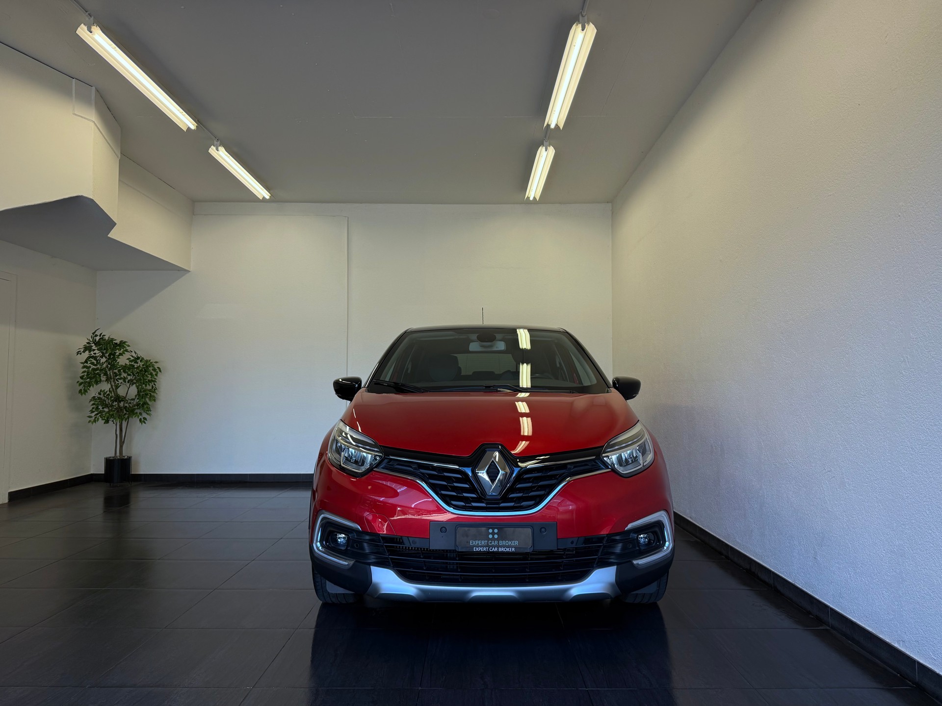 RENAULT Captur 1.2 T 16V 90th Anniversary EDC-image-3