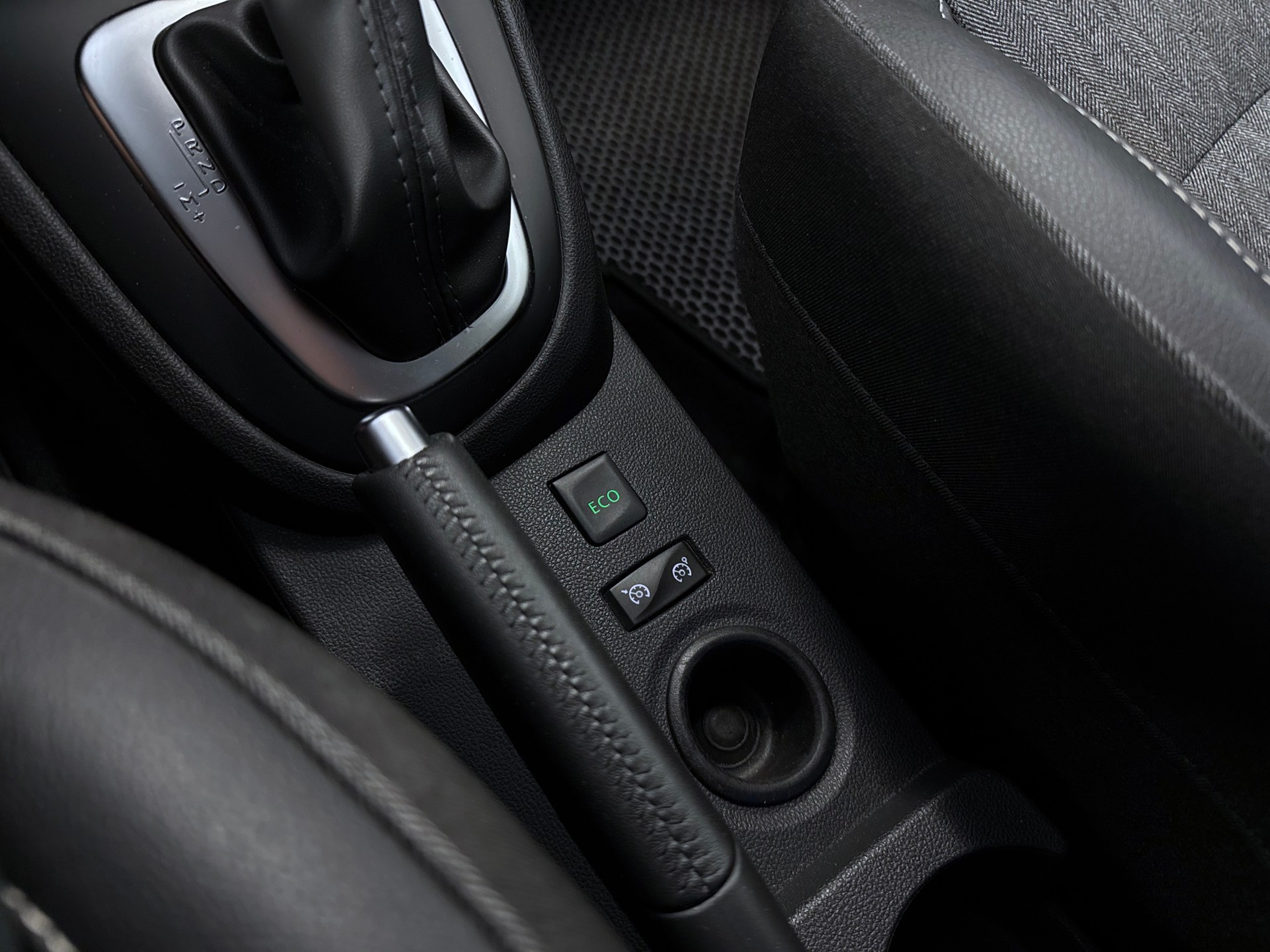 RENAULT Captur 1.2 T 16V 90th Anniversary EDC-image-20