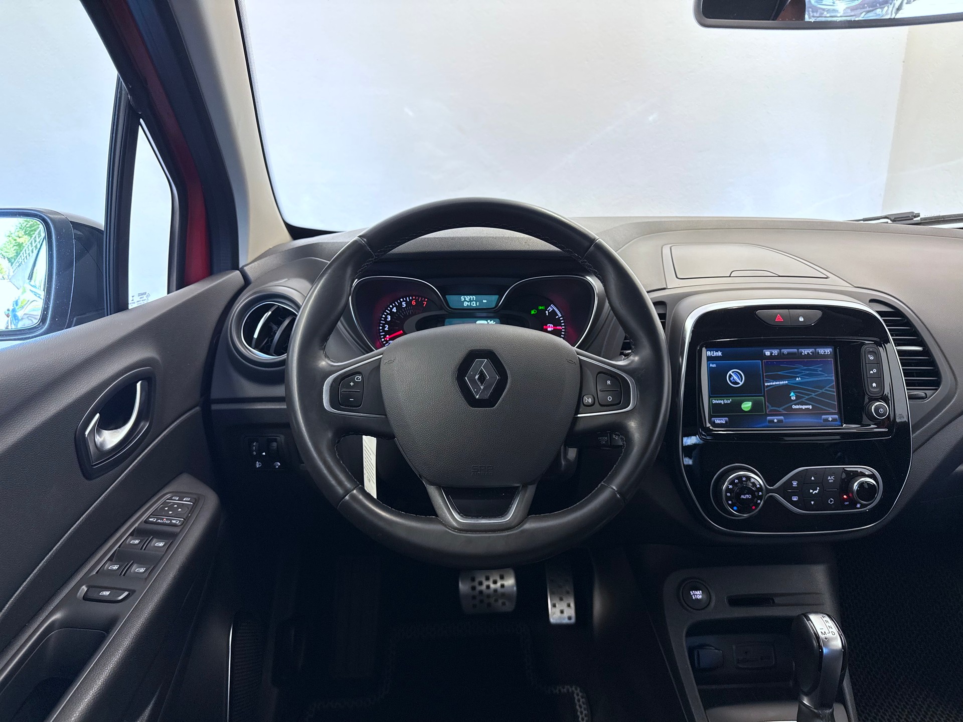 RENAULT Captur 1.2 T 16V 90th Anniversary EDC-image-22