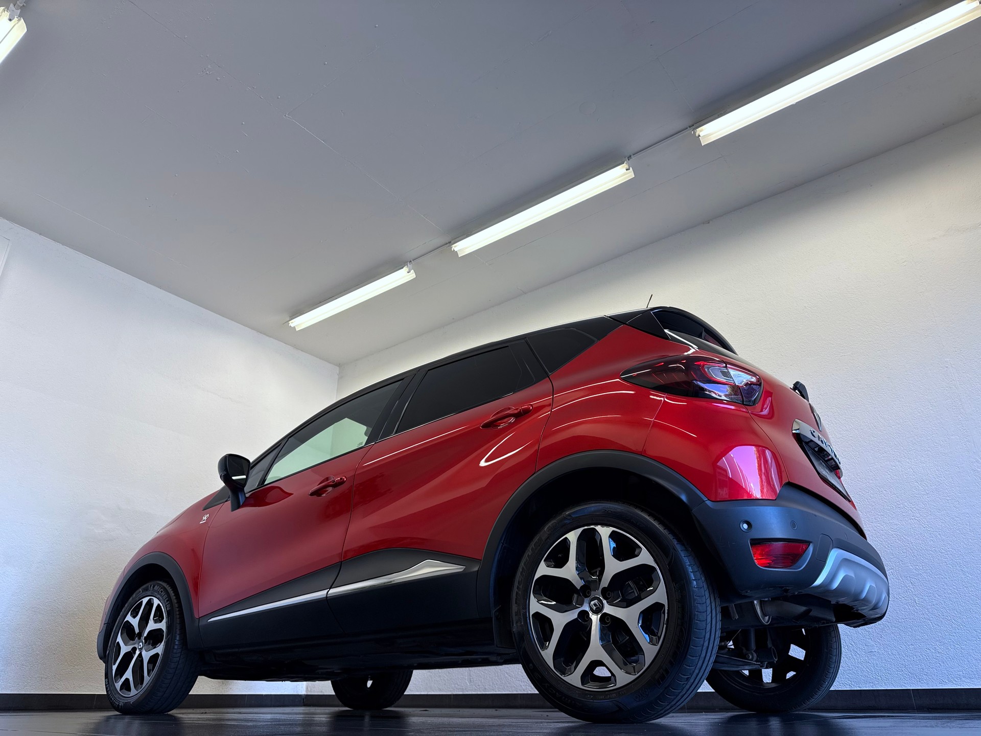 RENAULT Captur 1.2 T 16V 90th Anniversary EDC-image-8