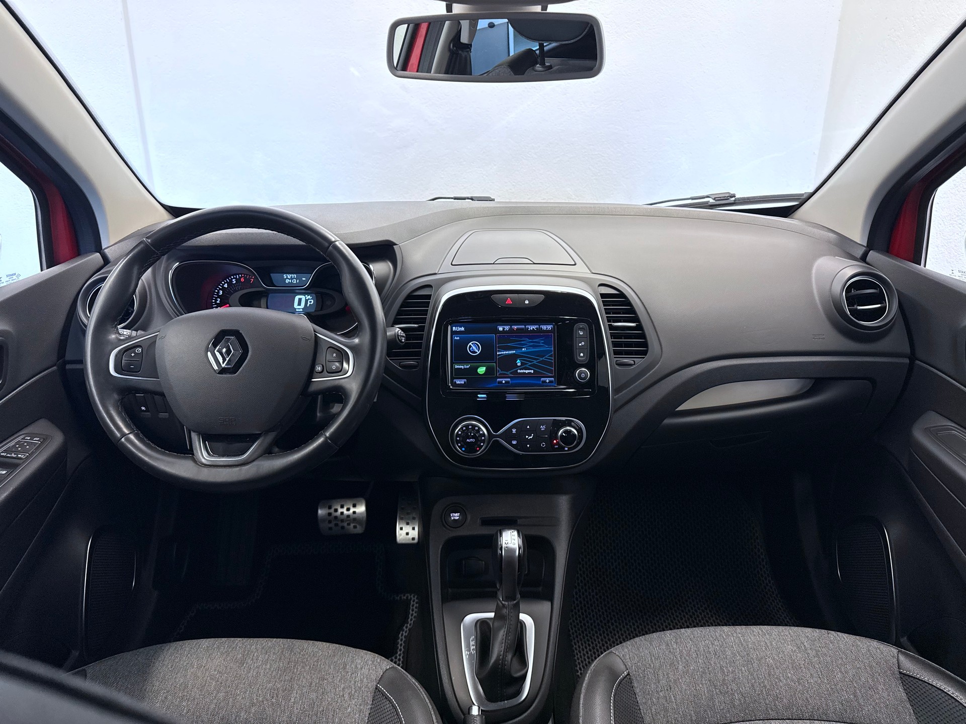 RENAULT Captur 1.2 T 16V 90th Anniversary EDC-image-21
