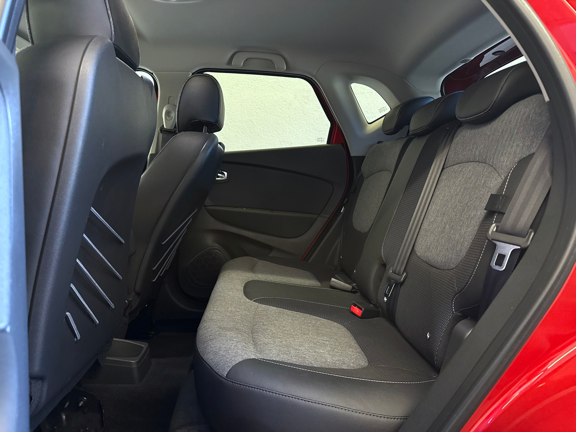 RENAULT Captur 1.2 T 16V 90th Anniversary EDC-image-17