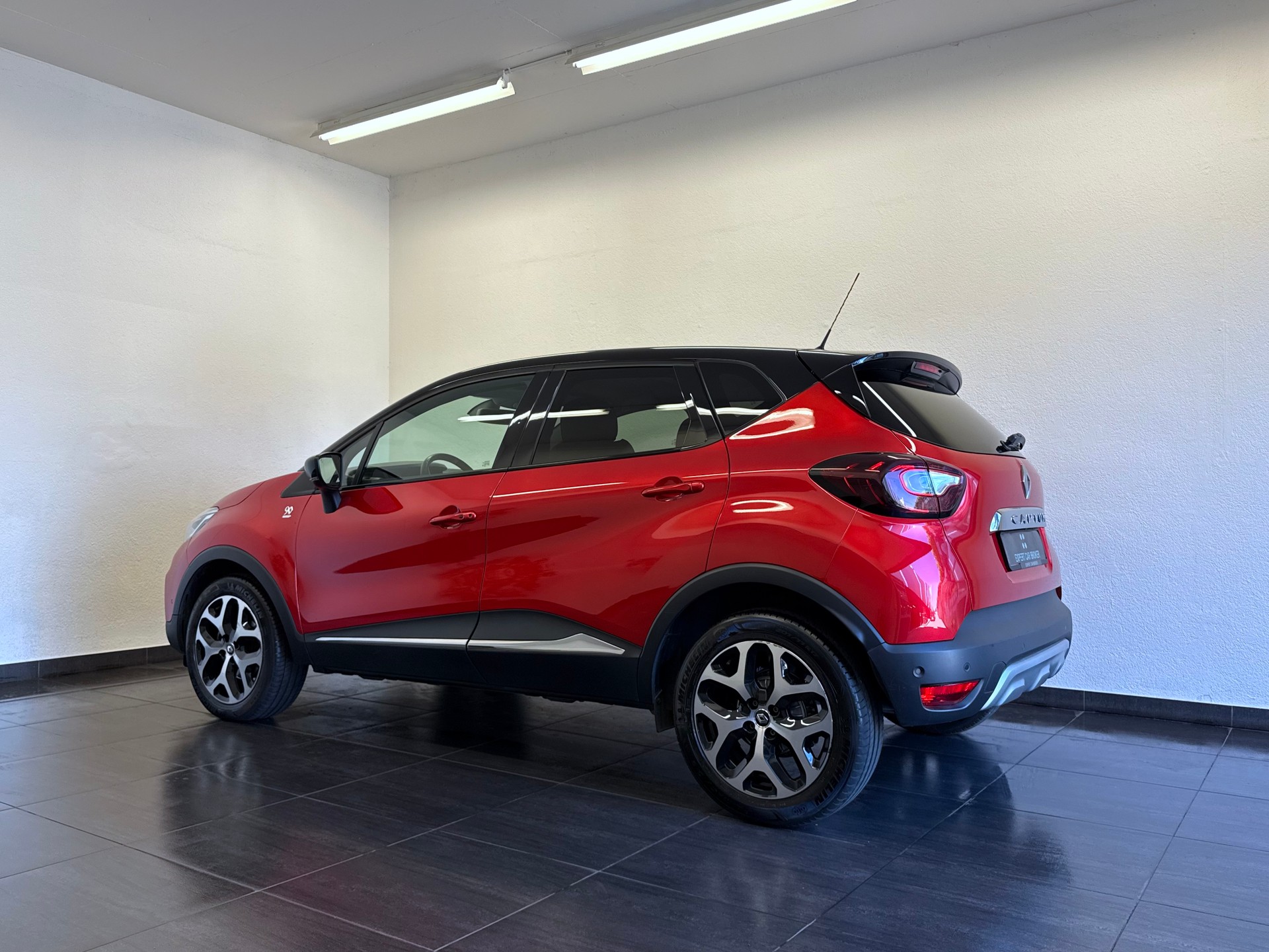 RENAULT Captur 1.2 T 16V 90th Anniversary EDC-image-7