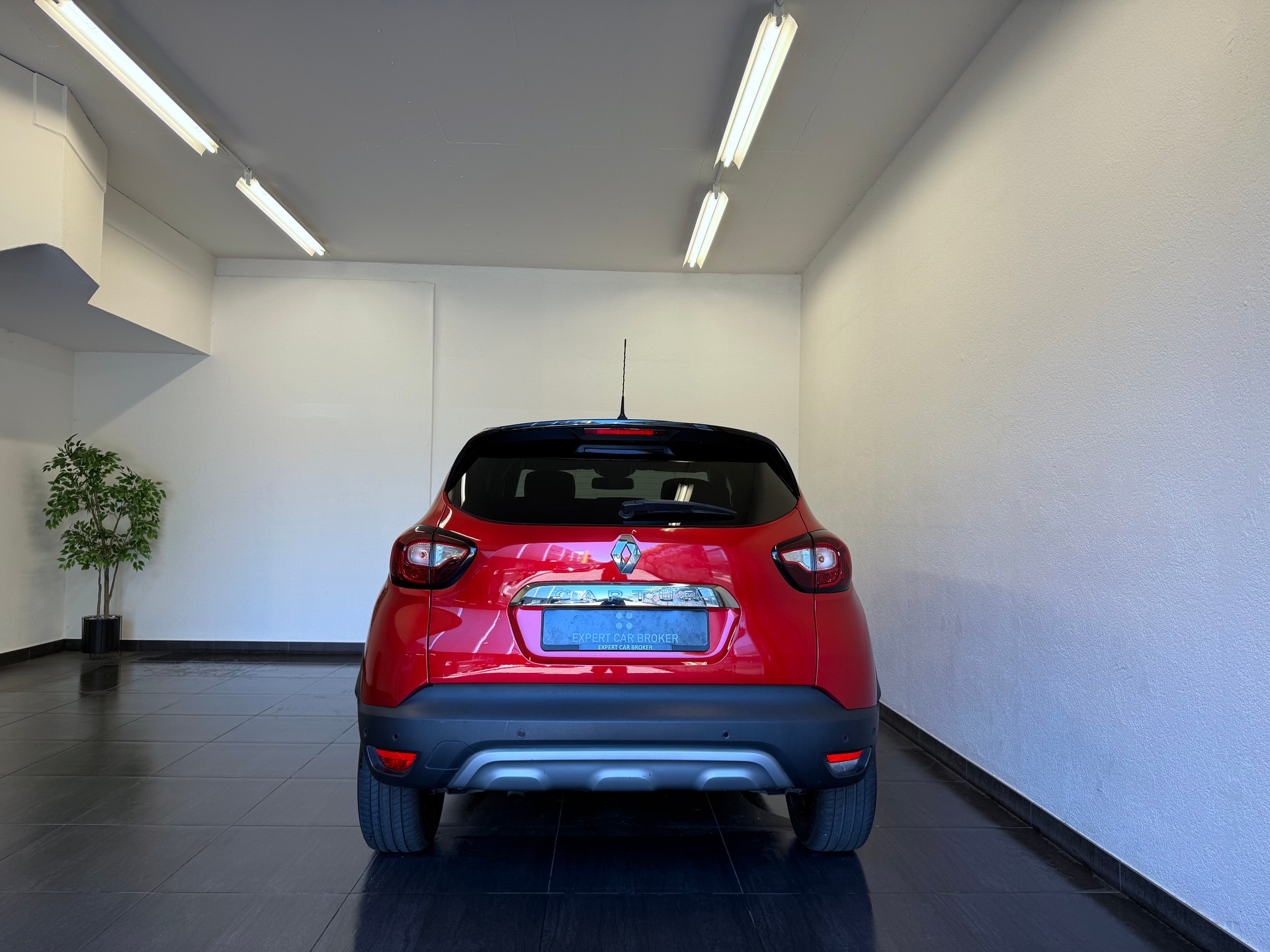 RENAULT Captur 1.2 T 16V 90th Anniversary EDC-image-10