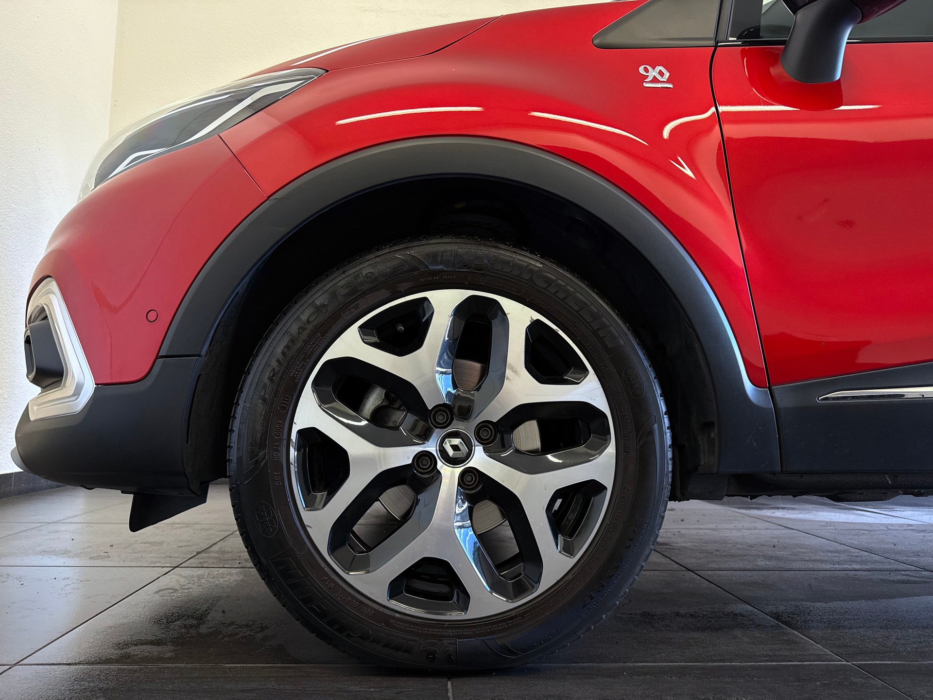 RENAULT Captur 1.2 T 16V 90th Anniversary EDC-image-5