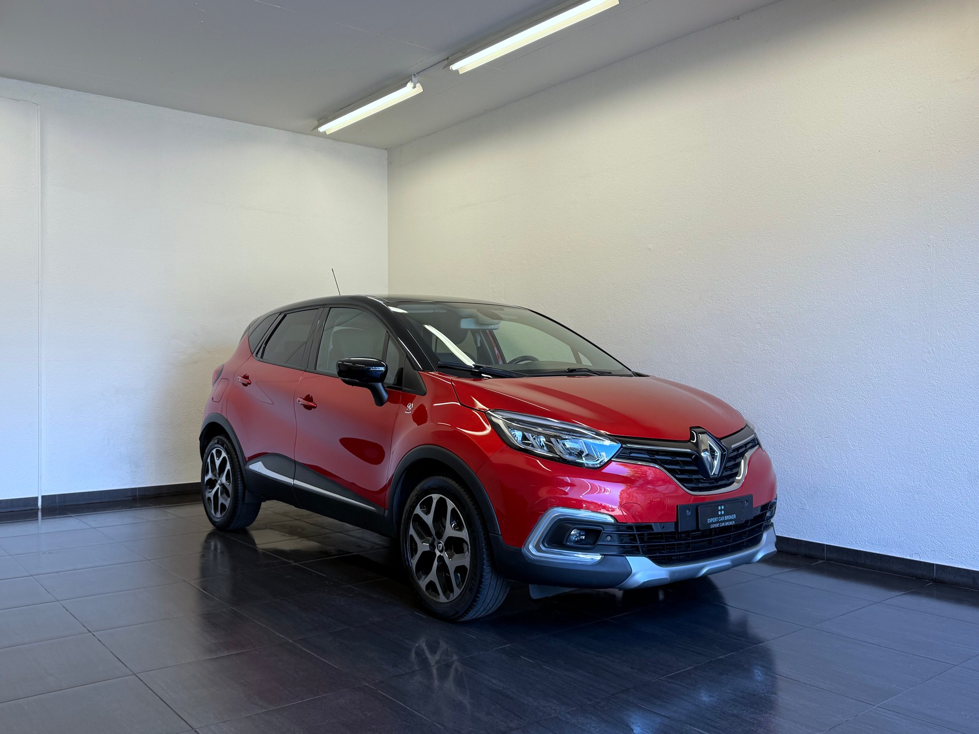 RENAULT Captur 1.2 T 16V 90th Anniversary EDC-image-1