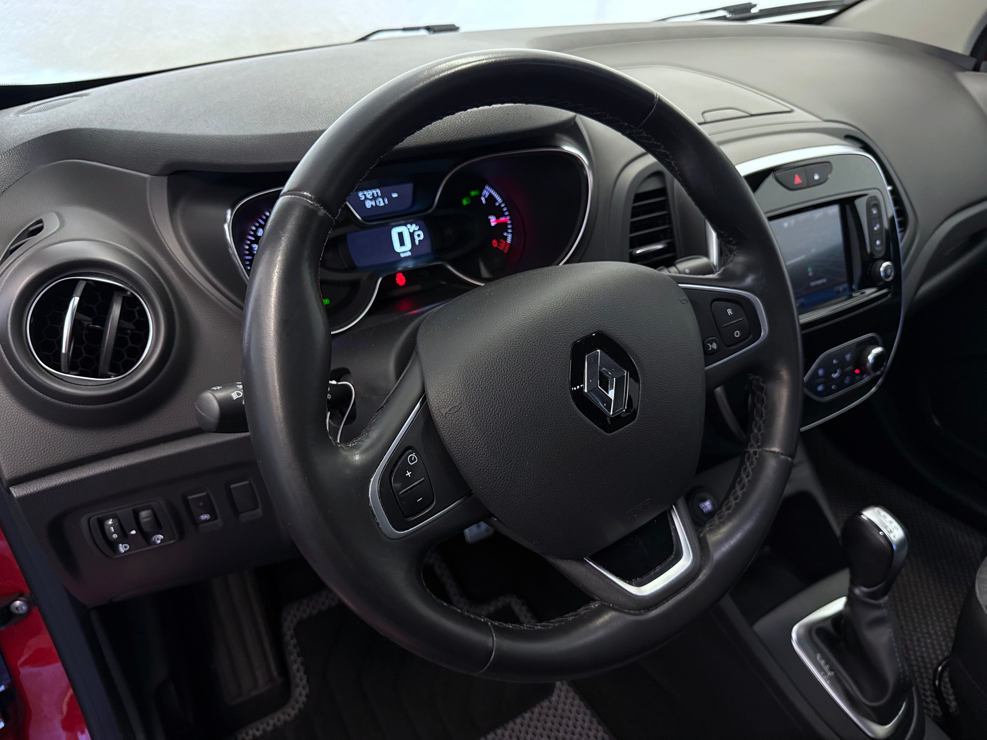 RENAULT Captur 1.2 T 16V 90th Anniversary EDC-image-14