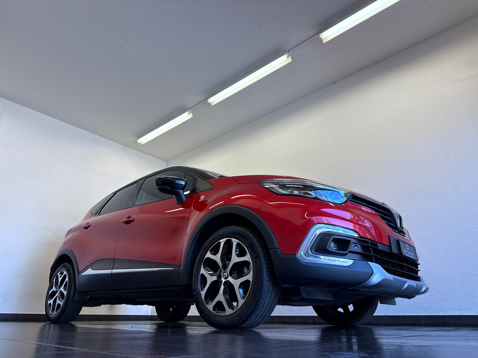RENAULT Captur 1.2 T 16V 90th Anniversary EDC-image-2