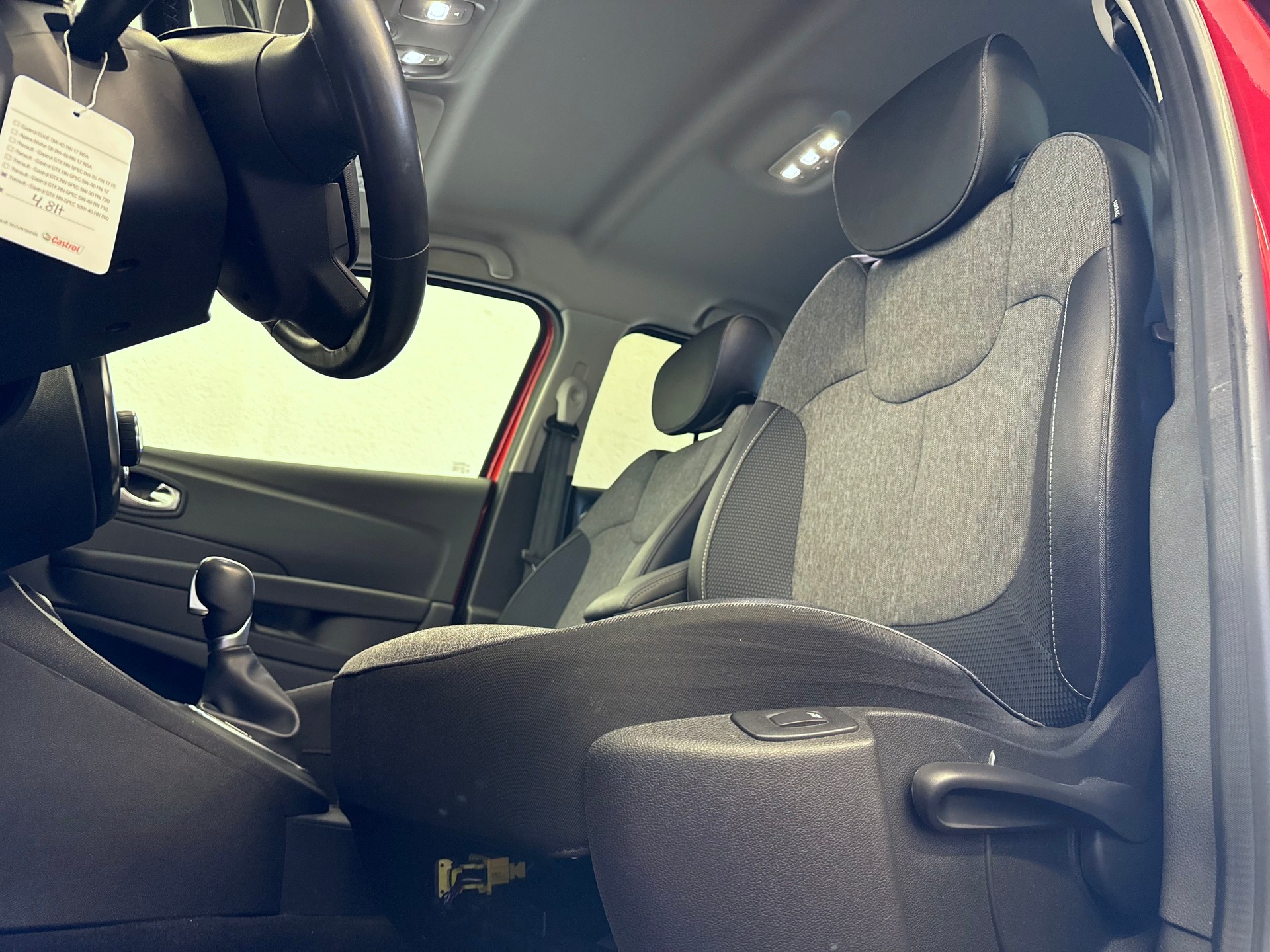 RENAULT Captur 1.2 T 16V 90th Anniversary EDC-image-12