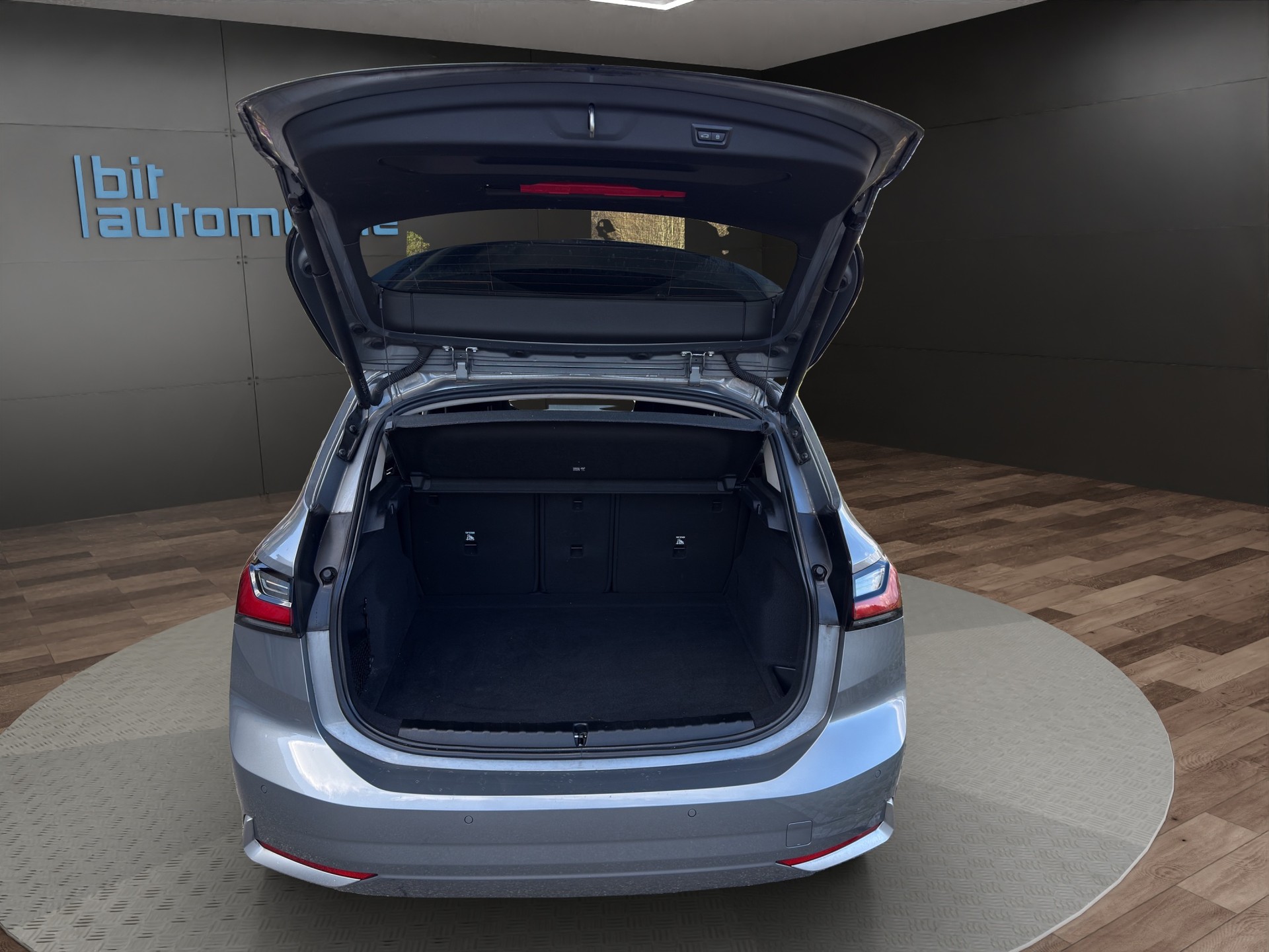 BMW 218i Active Tourer Luxury Line DKG-image-6