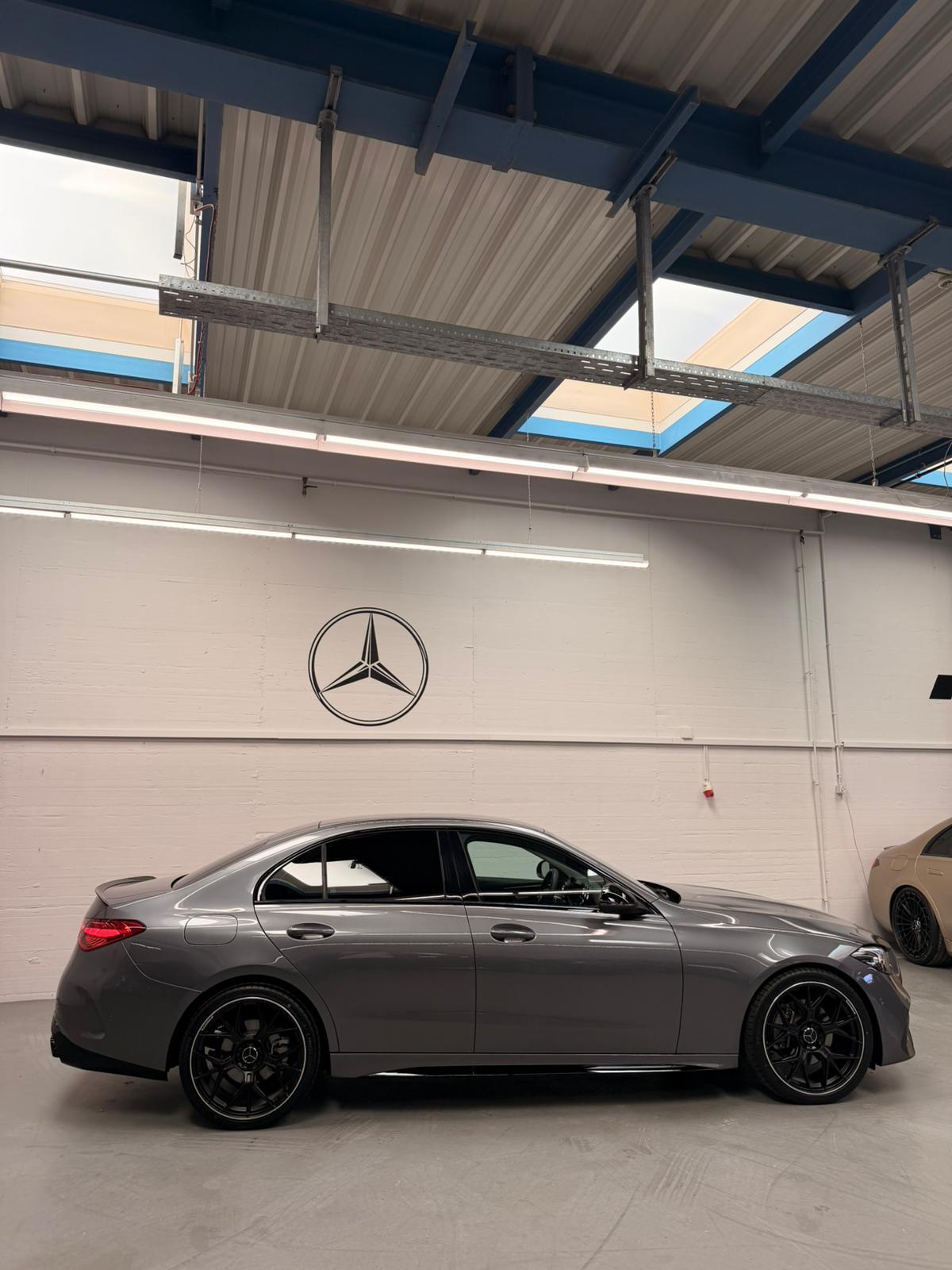 MERCEDES-BENZ C 300 4Matic AMG (C63 AMG Bodykit) Limited Grey Performance Garantie & Gratisservice-image-5