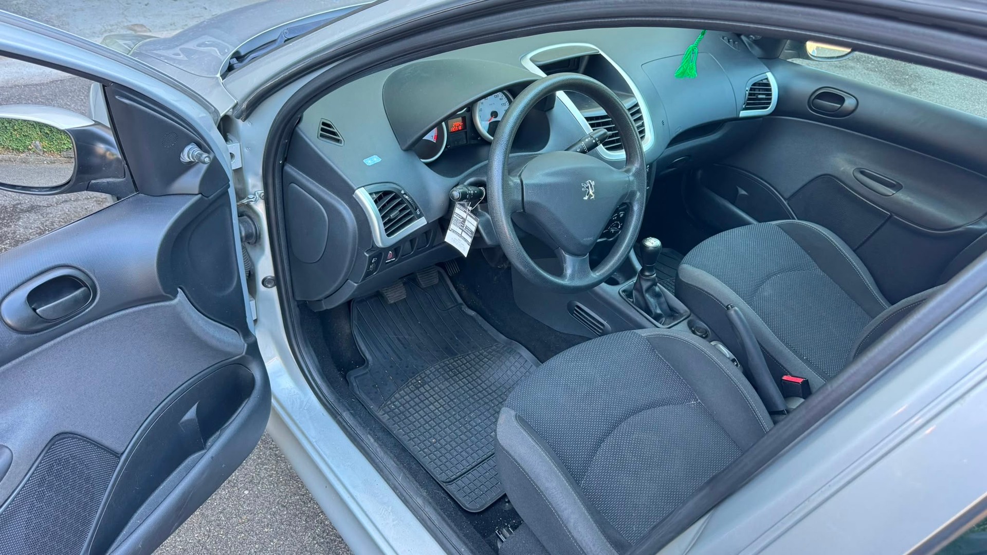 PEUGEOT 206 1.4 Trendy-image-3