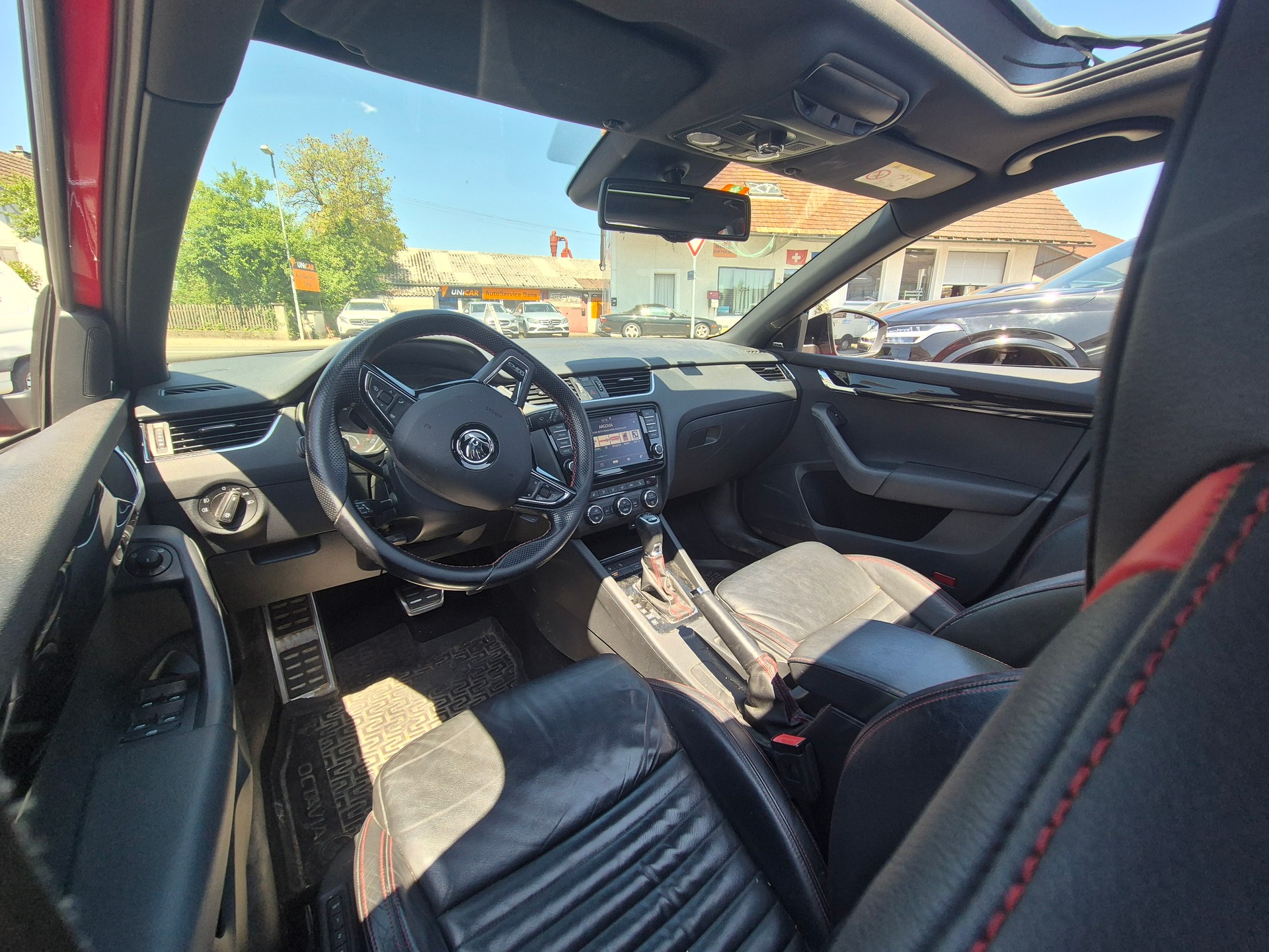 SKODA Octavia Combi RS 230PS Automat Top Ausstattung-image-12