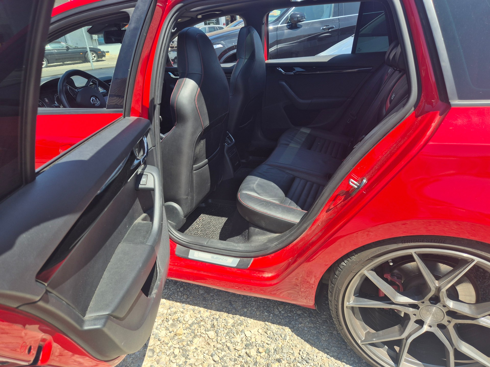 SKODA Octavia Combi RS 230PS Automat Top Ausstattung-image-8