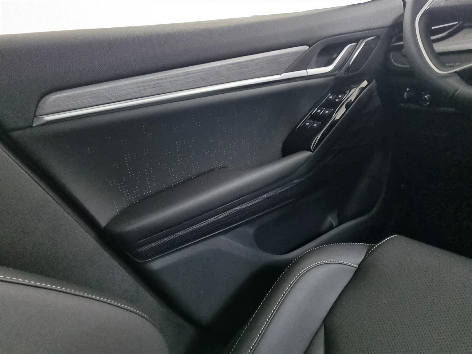 JAC JS6 PHEV-image-11