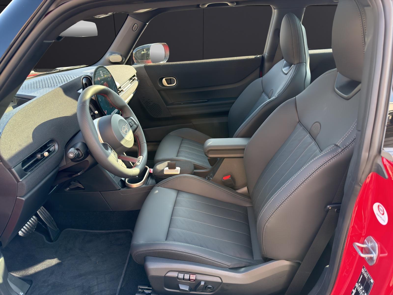 MINI F66 2.0i John Cooper Works-image-1