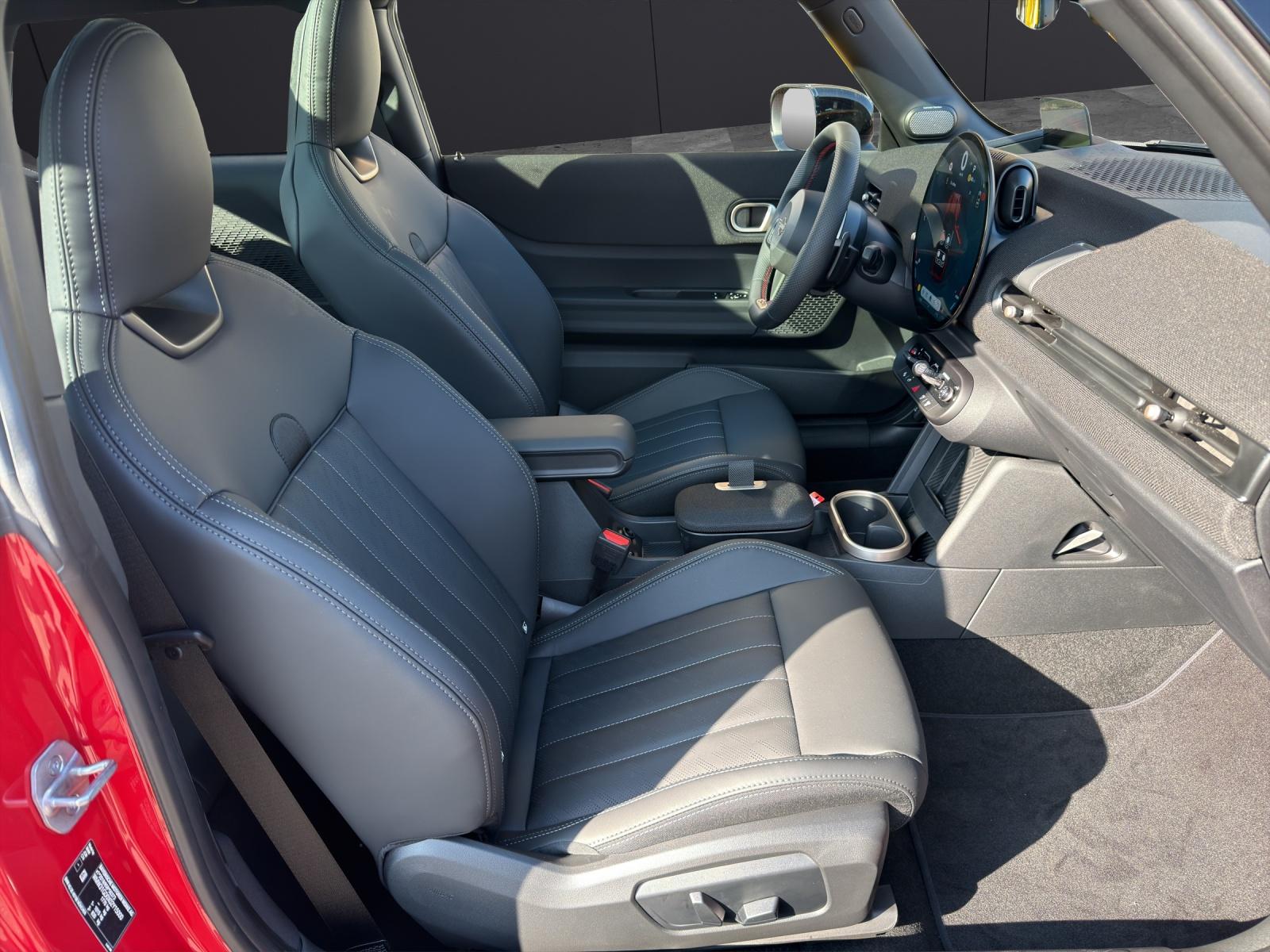 MINI F66 2.0i John Cooper Works-image-18