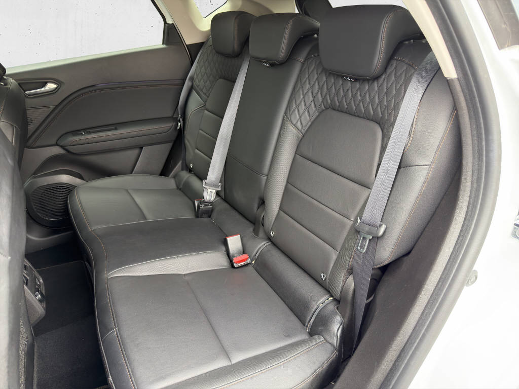RENAULT Captur E-Tech Plug-in Hybrid Initiale Paris-image-12