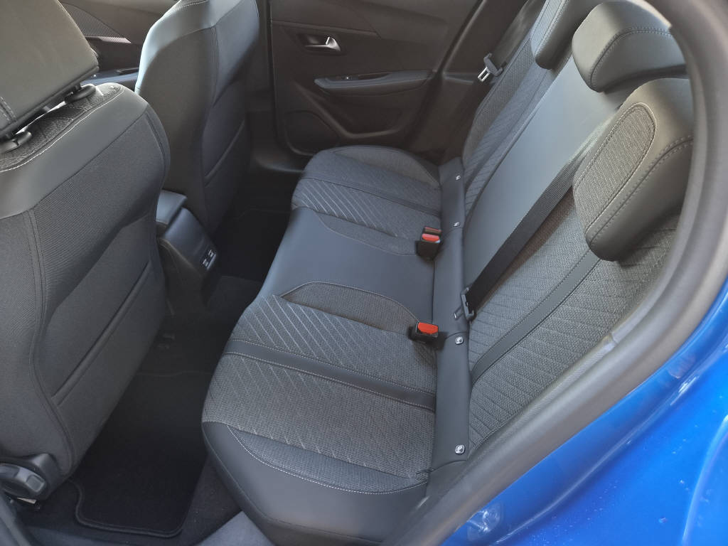 PEUGEOT 208 1.2 Hybrid 110cv Allure-image-9