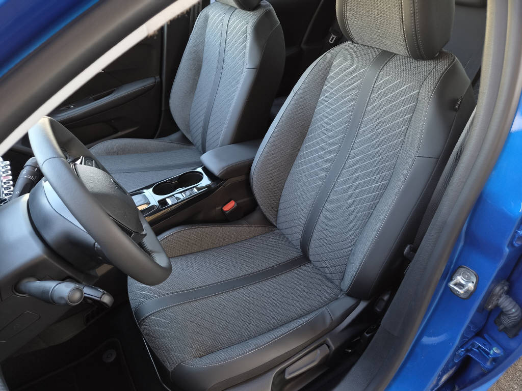 PEUGEOT 208 1.2 Hybrid 110cv Allure-image-8